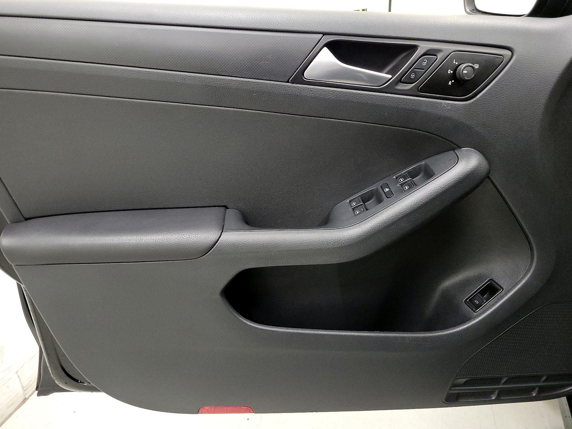 Thumbnail: 2015 Volkswagen Jetta - 12