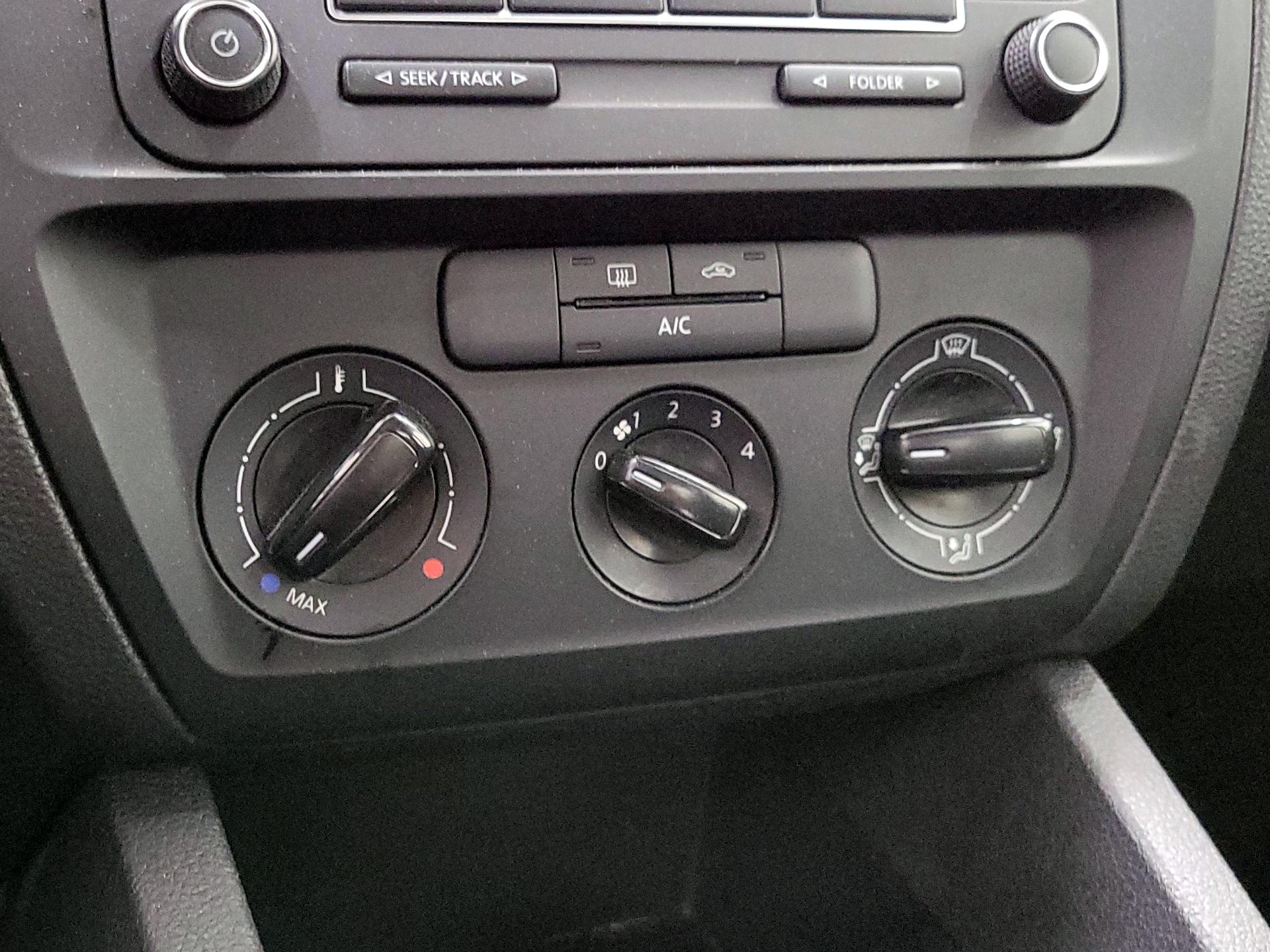 Thumbnail: 2015 Volkswagen Jetta - 15