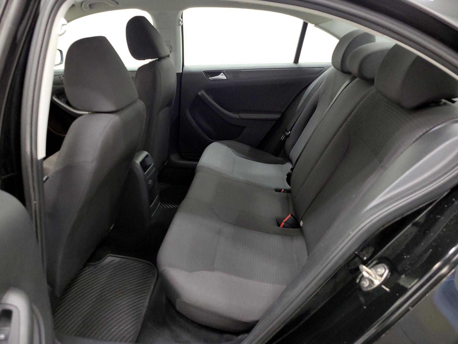 Thumbnail: 2015 Volkswagen Jetta - 18