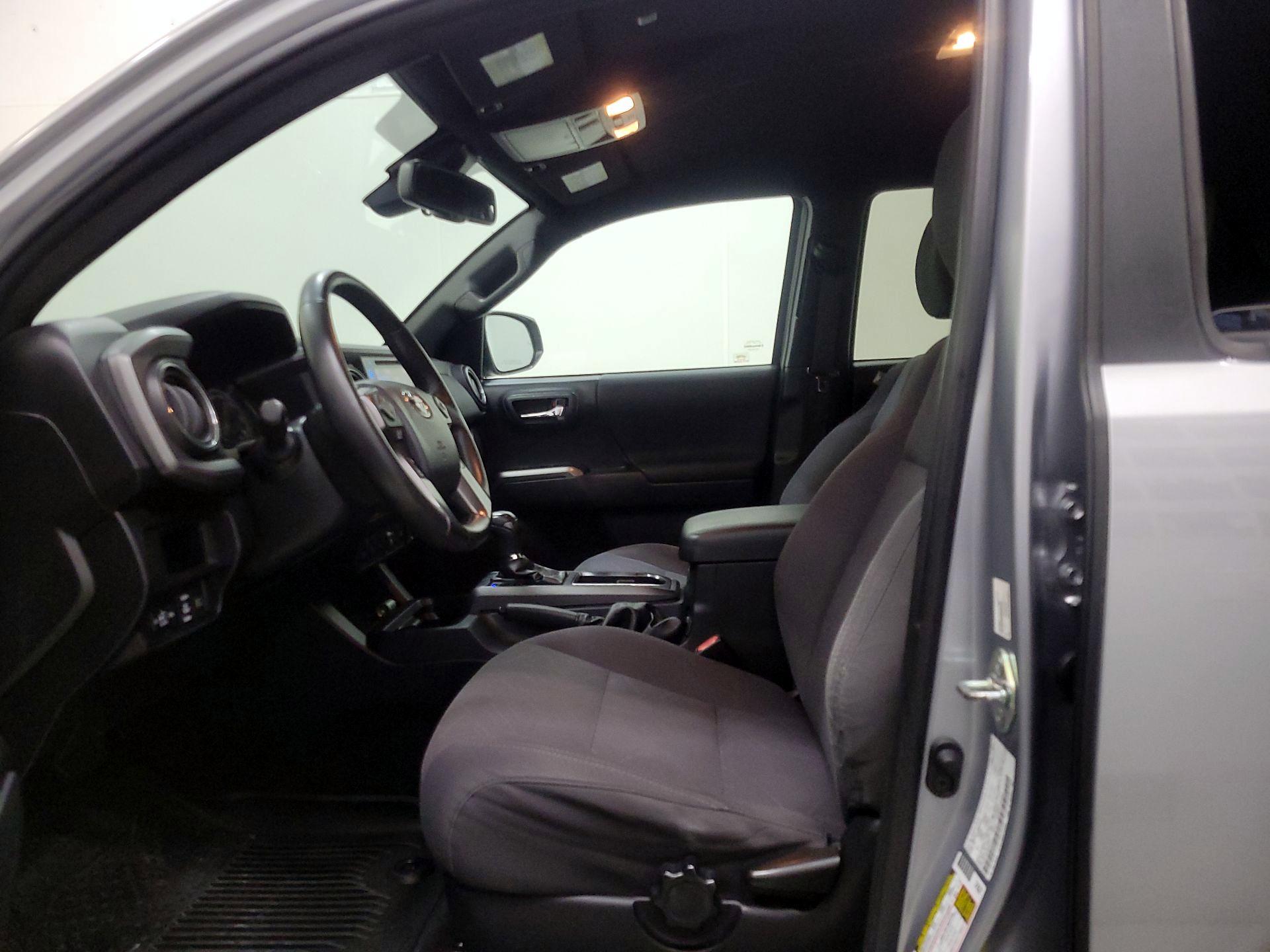 Thumbnail: 2019 Toyota Tacoma - 11