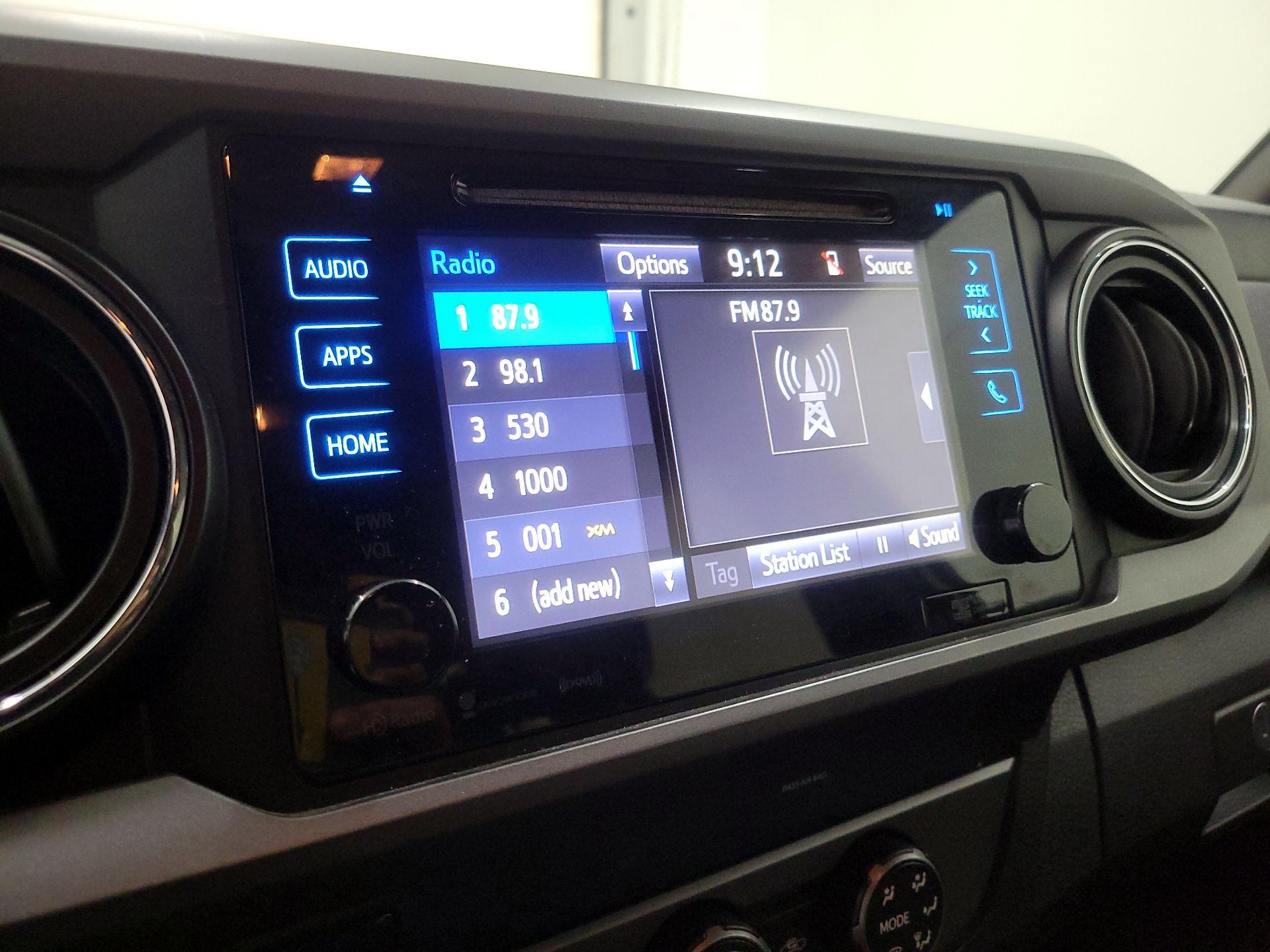 Thumbnail: 2019 Toyota Tacoma - 15