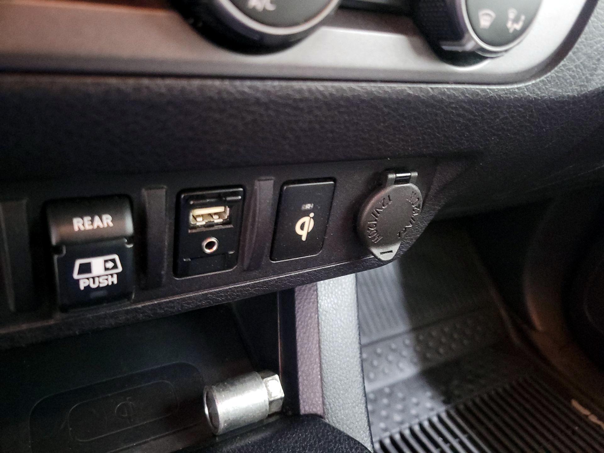 Thumbnail: 2019 Toyota Tacoma - 18