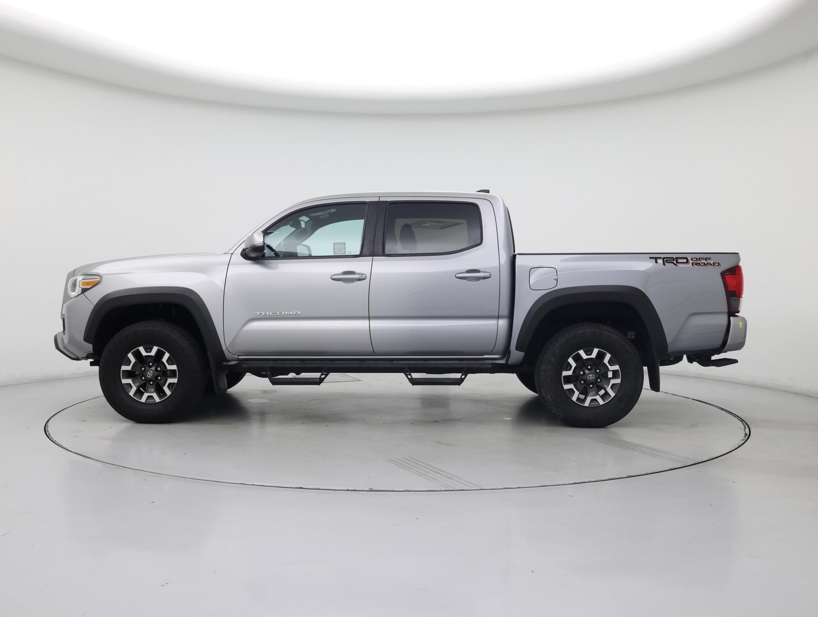 Thumbnail: 2019 Toyota Tacoma - 3