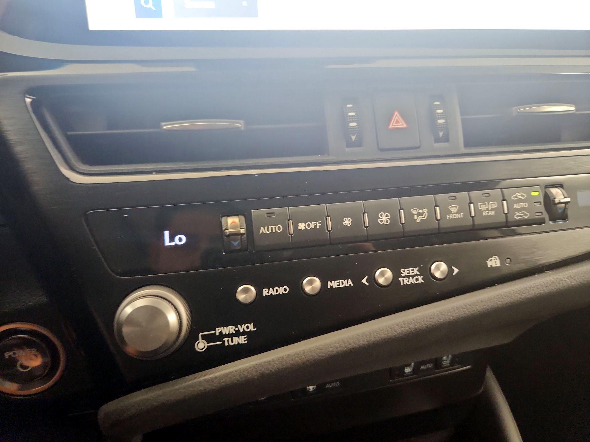 Thumbnail: 2024 Lexus ES - 16