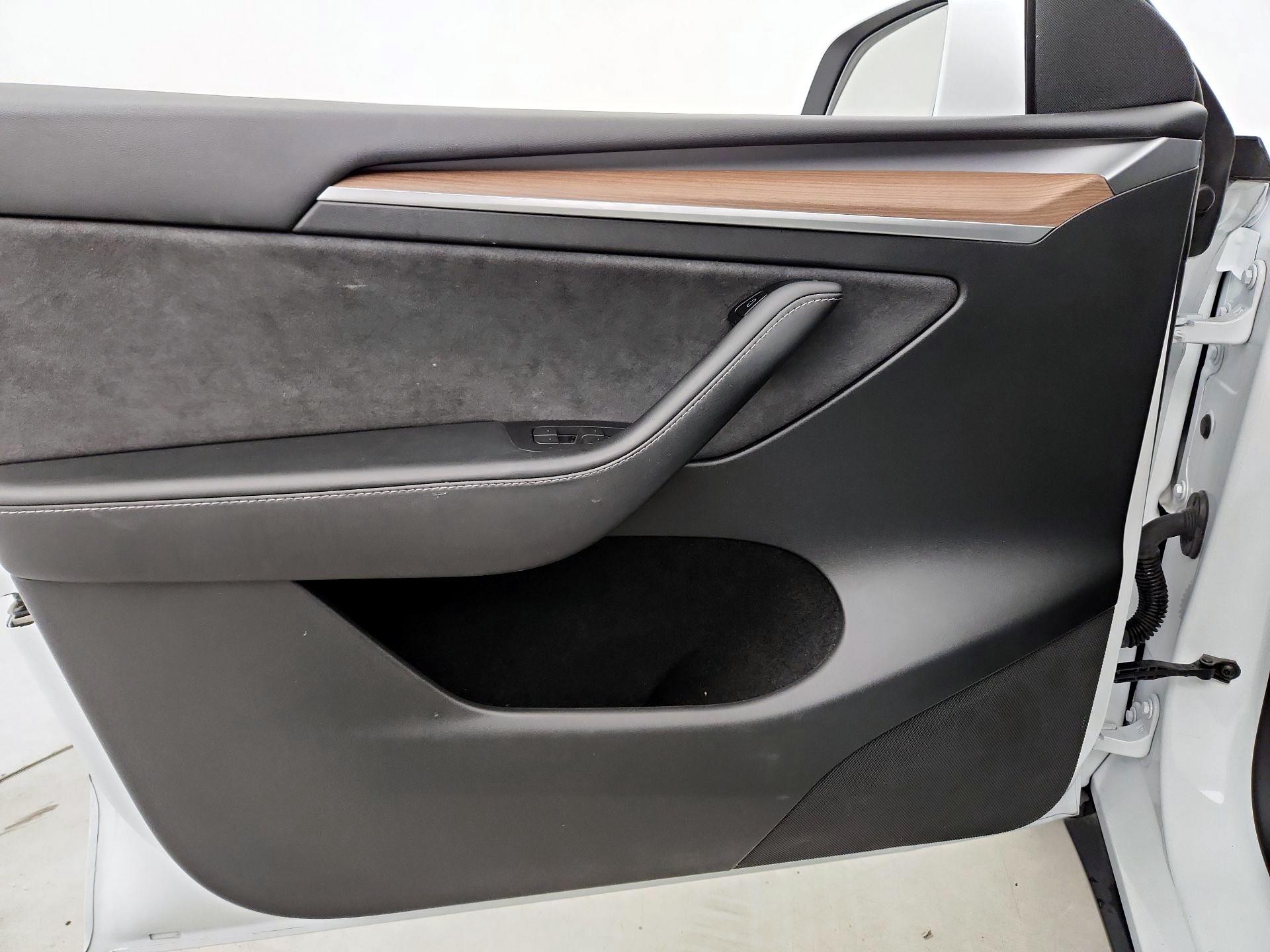 Thumbnail: 2023 Tesla Model Y - 12