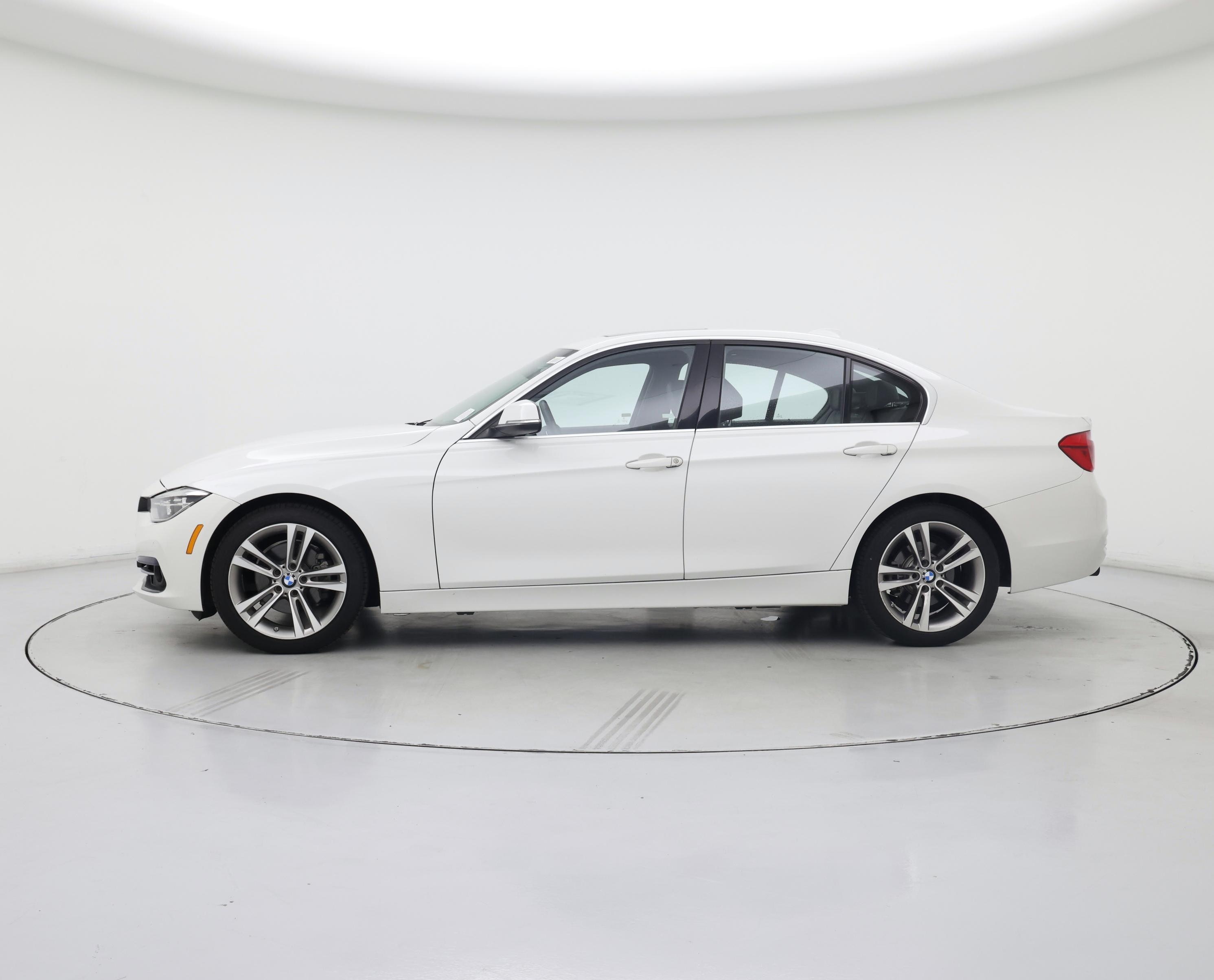 Thumbnail: 2017 BMW 3 Series - 3