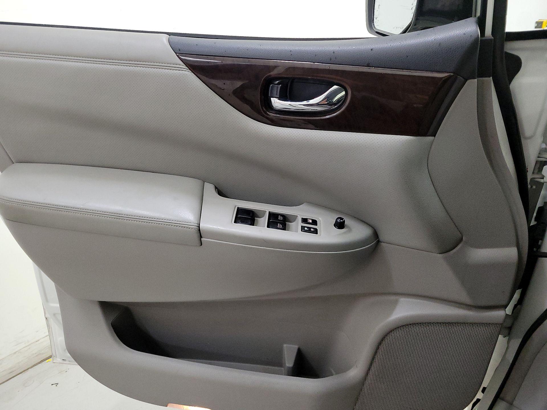 Thumbnail: 2016 Nissan Quest - 12