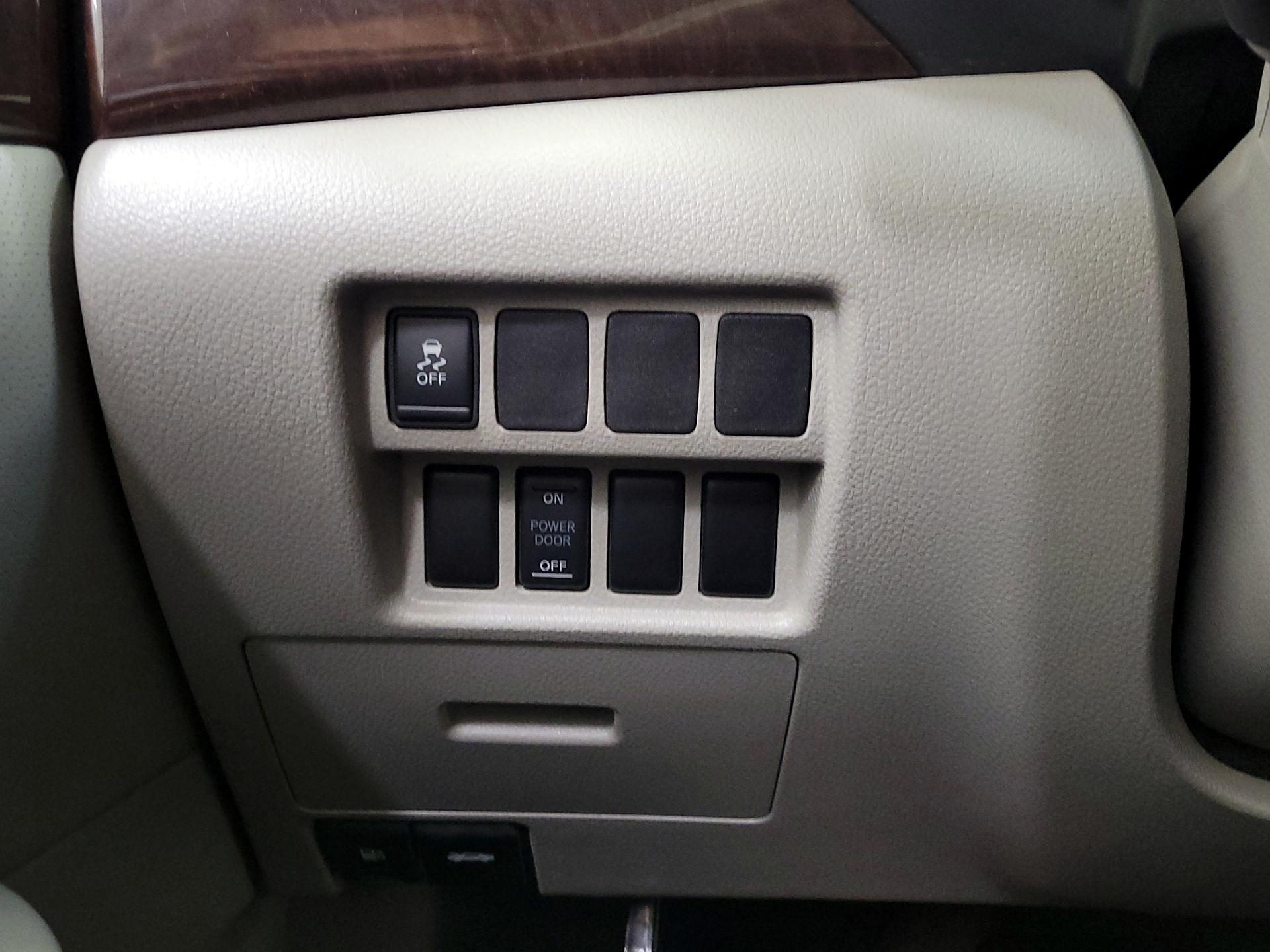 Thumbnail: 2016 Nissan Quest - 13