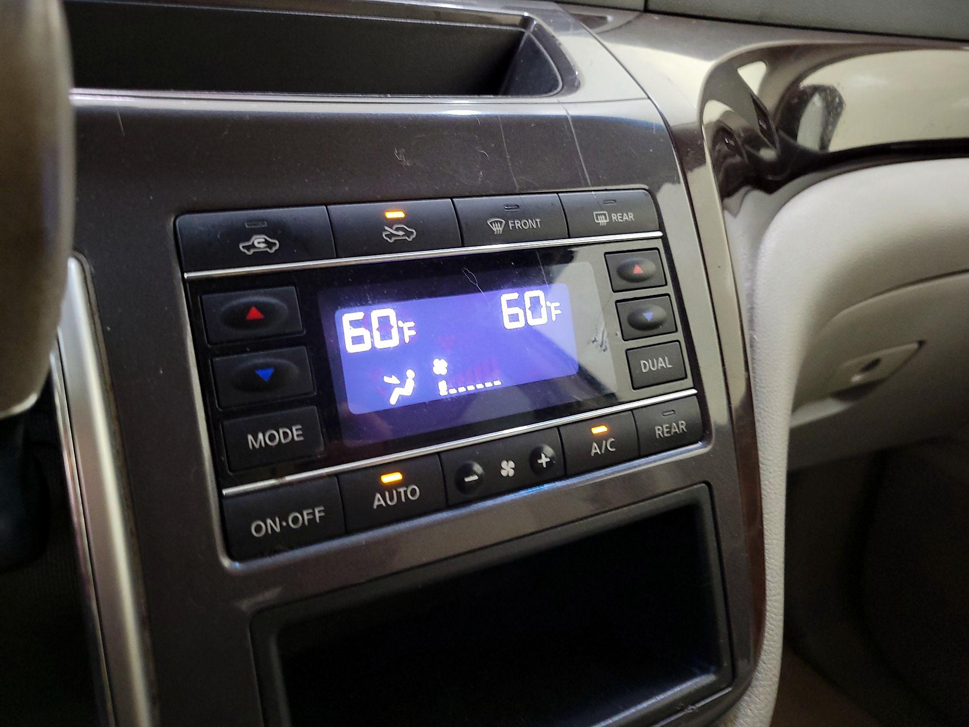 Thumbnail: 2016 Nissan Quest - 16