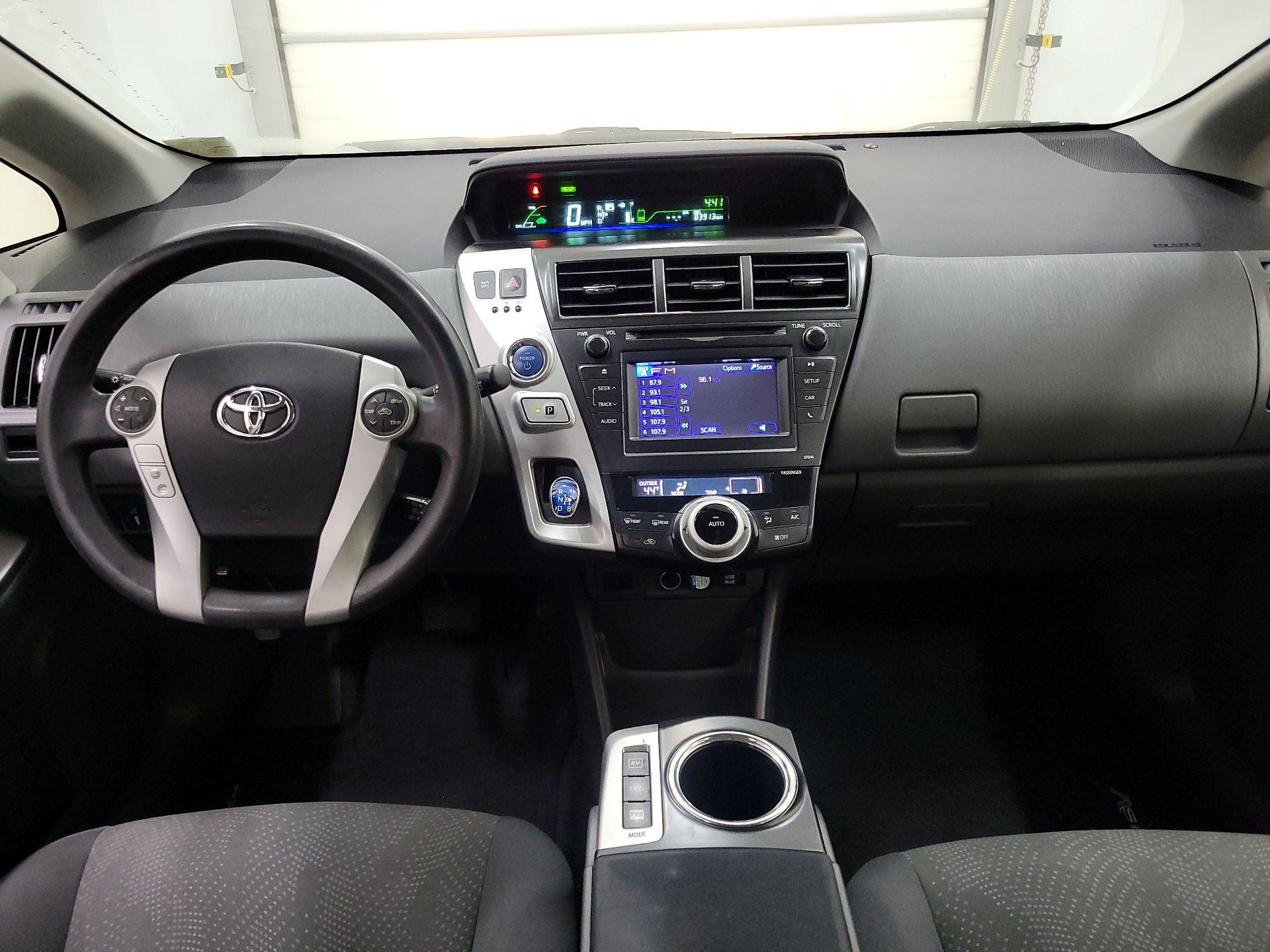 Thumbnail: 2014 Toyota Prius v - 9