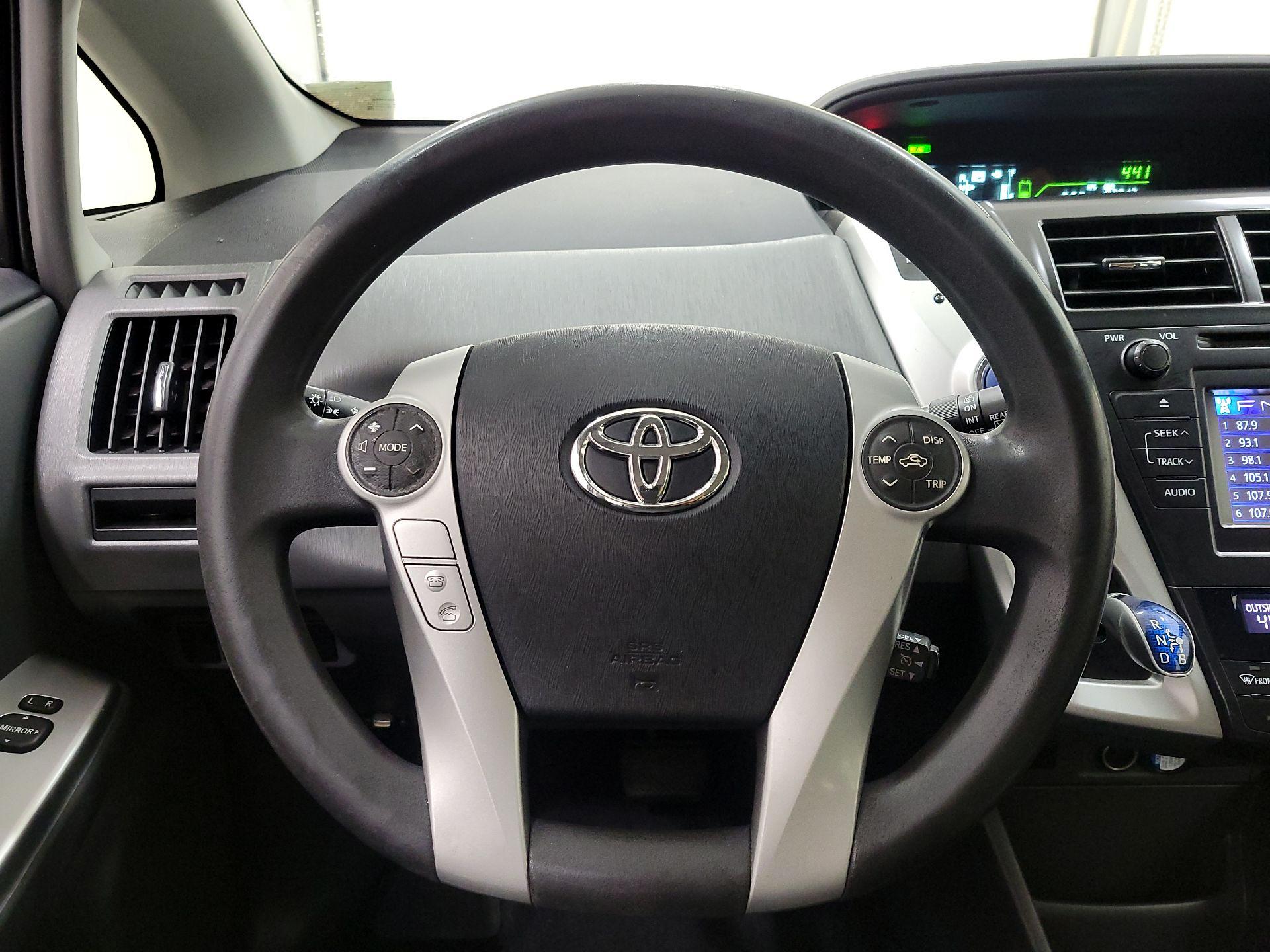 Thumbnail: 2014 Toyota Prius v - 10