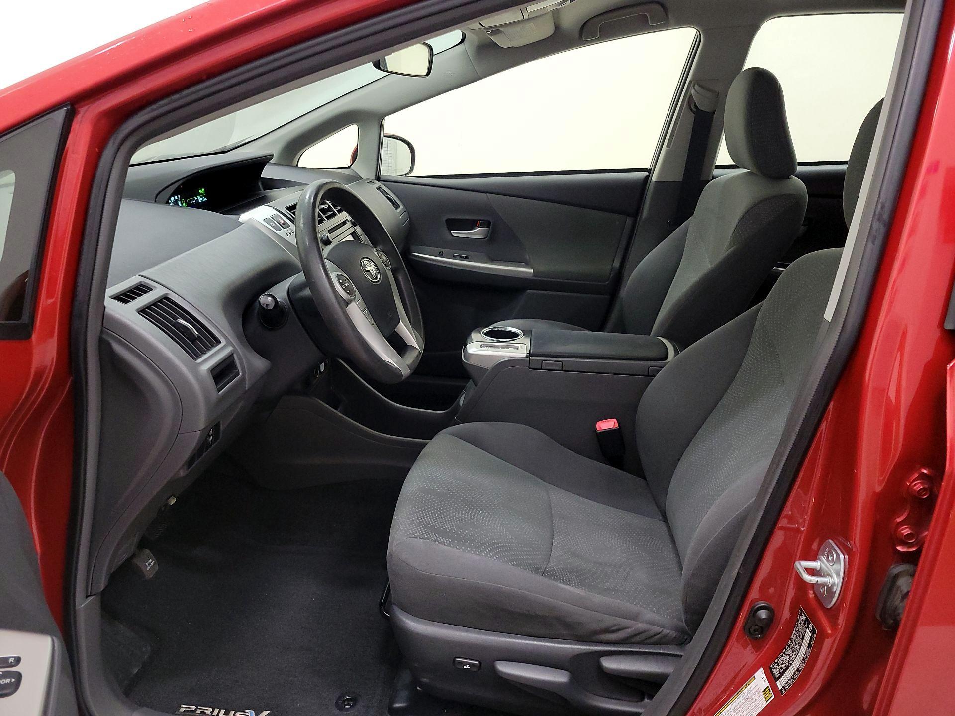 Thumbnail: 2014 Toyota Prius v - 11