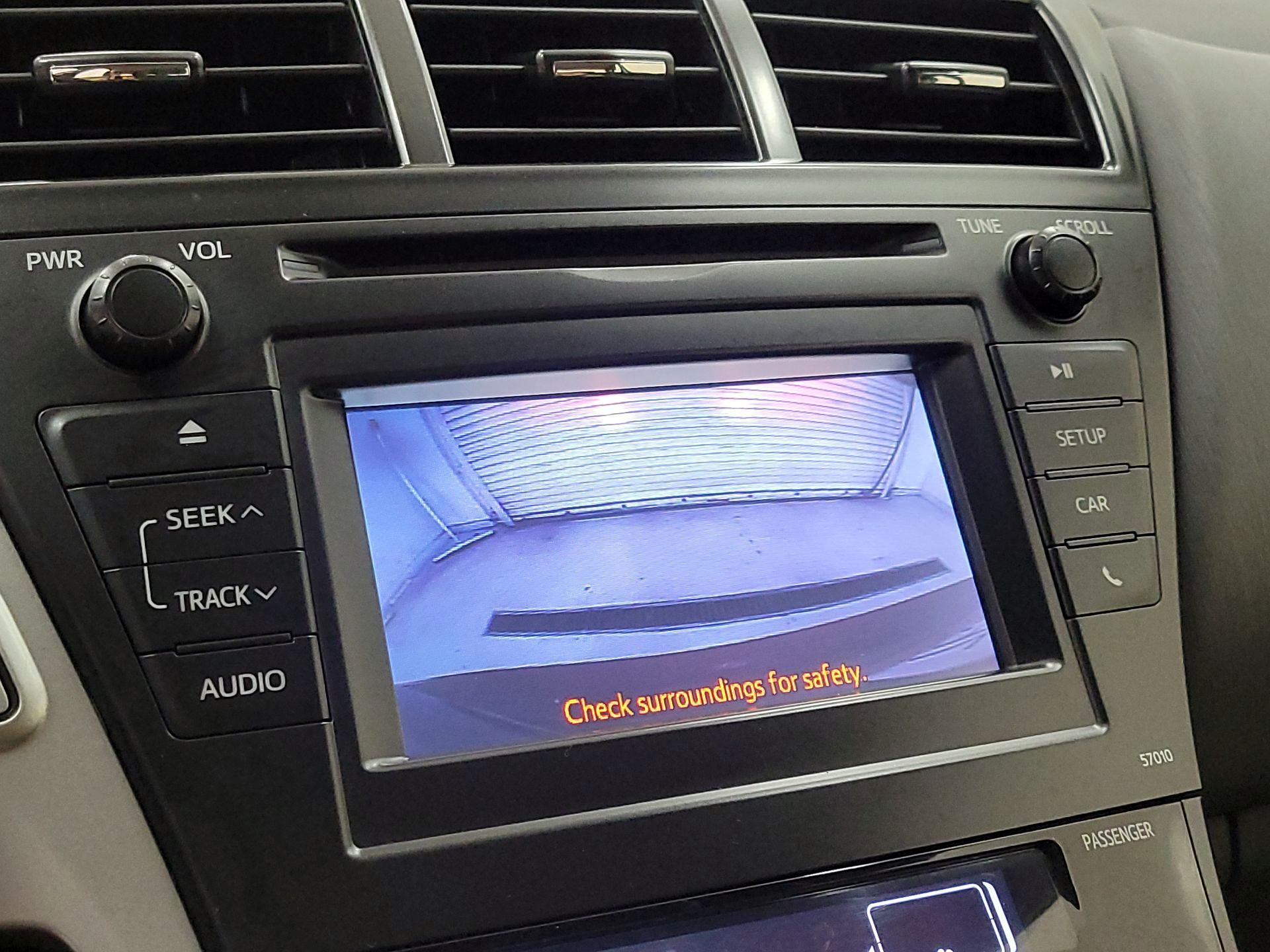 Thumbnail: 2014 Toyota Prius v - 14