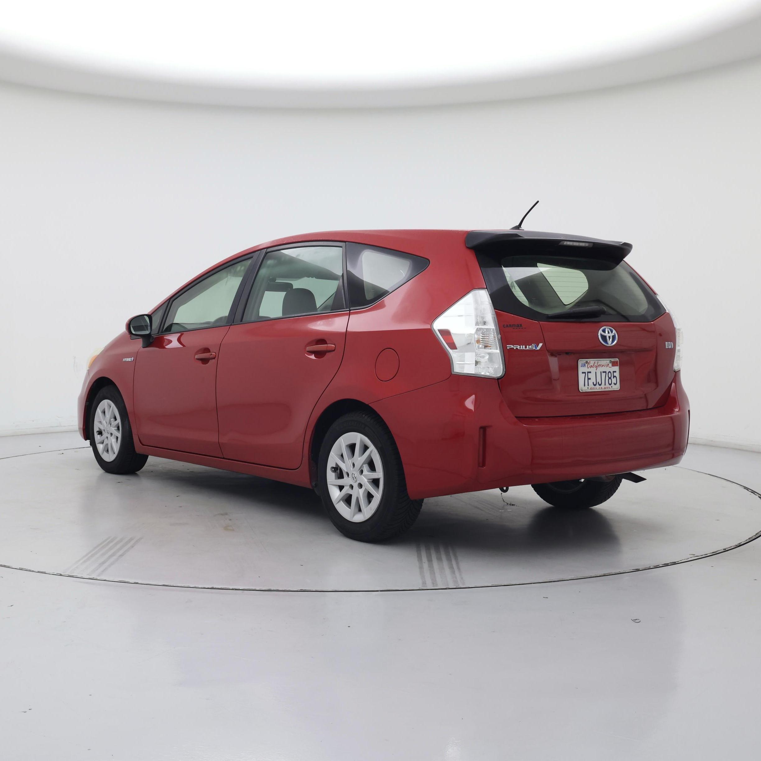 Thumbnail: 2014 Toyota Prius v - 2