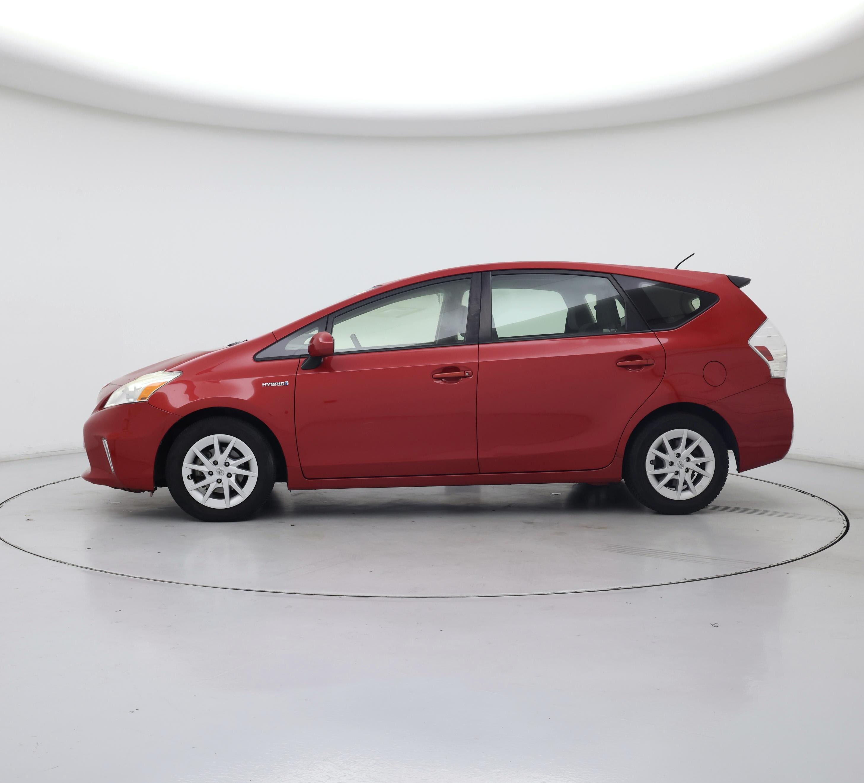Thumbnail: 2014 Toyota Prius v - 3