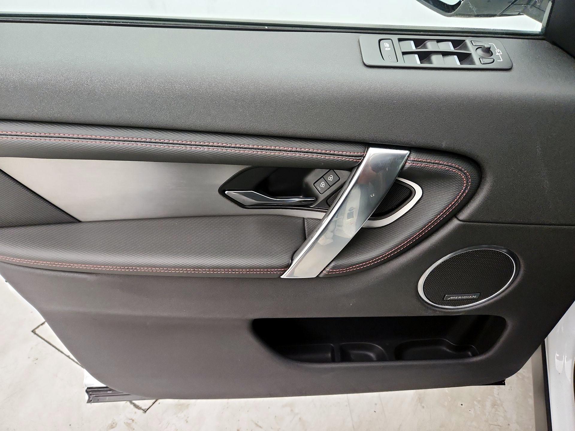 Thumbnail: 2022 Land Rover Discovery Sport - 12