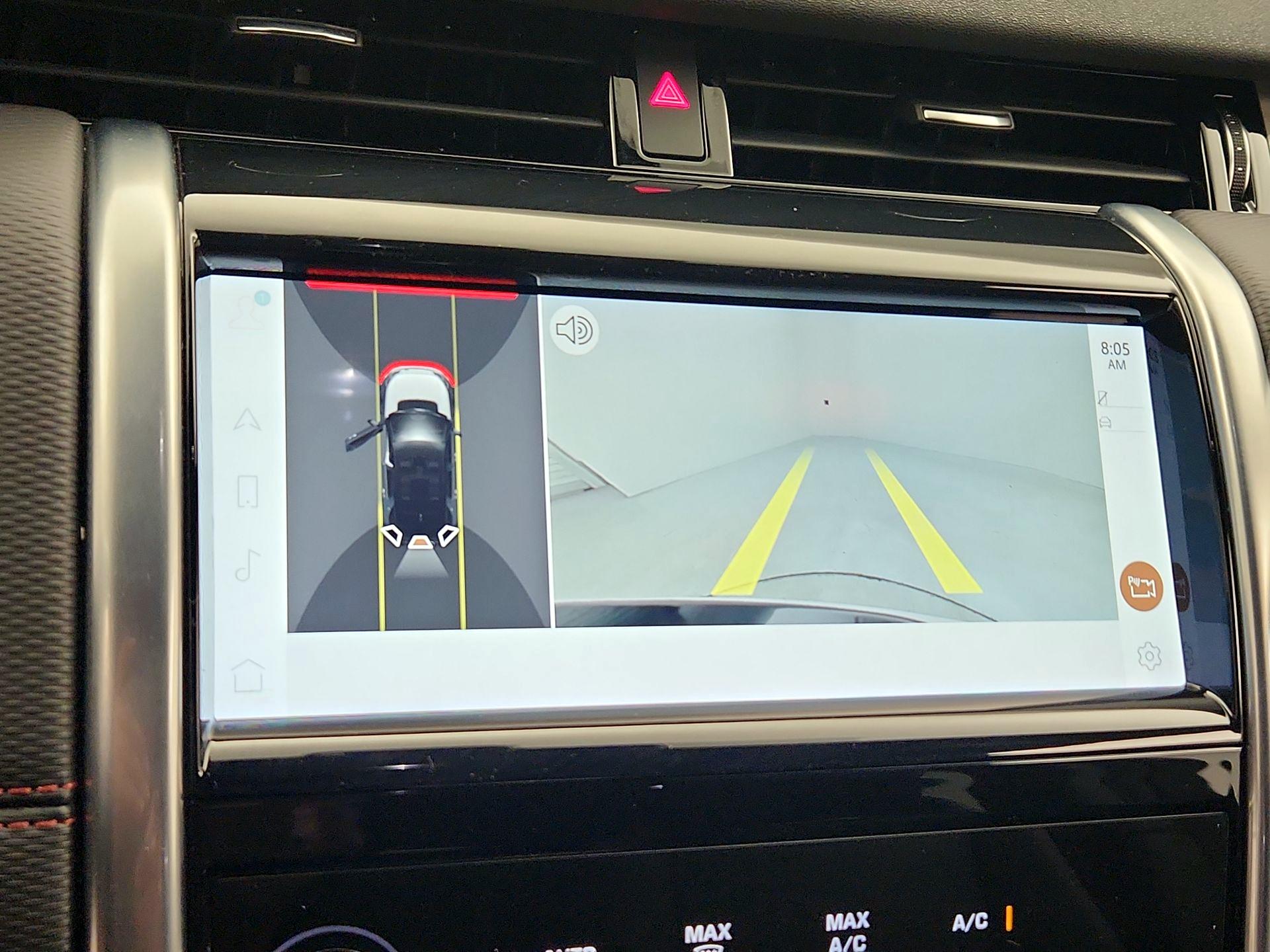 Thumbnail: 2022 Land Rover Discovery Sport - 15