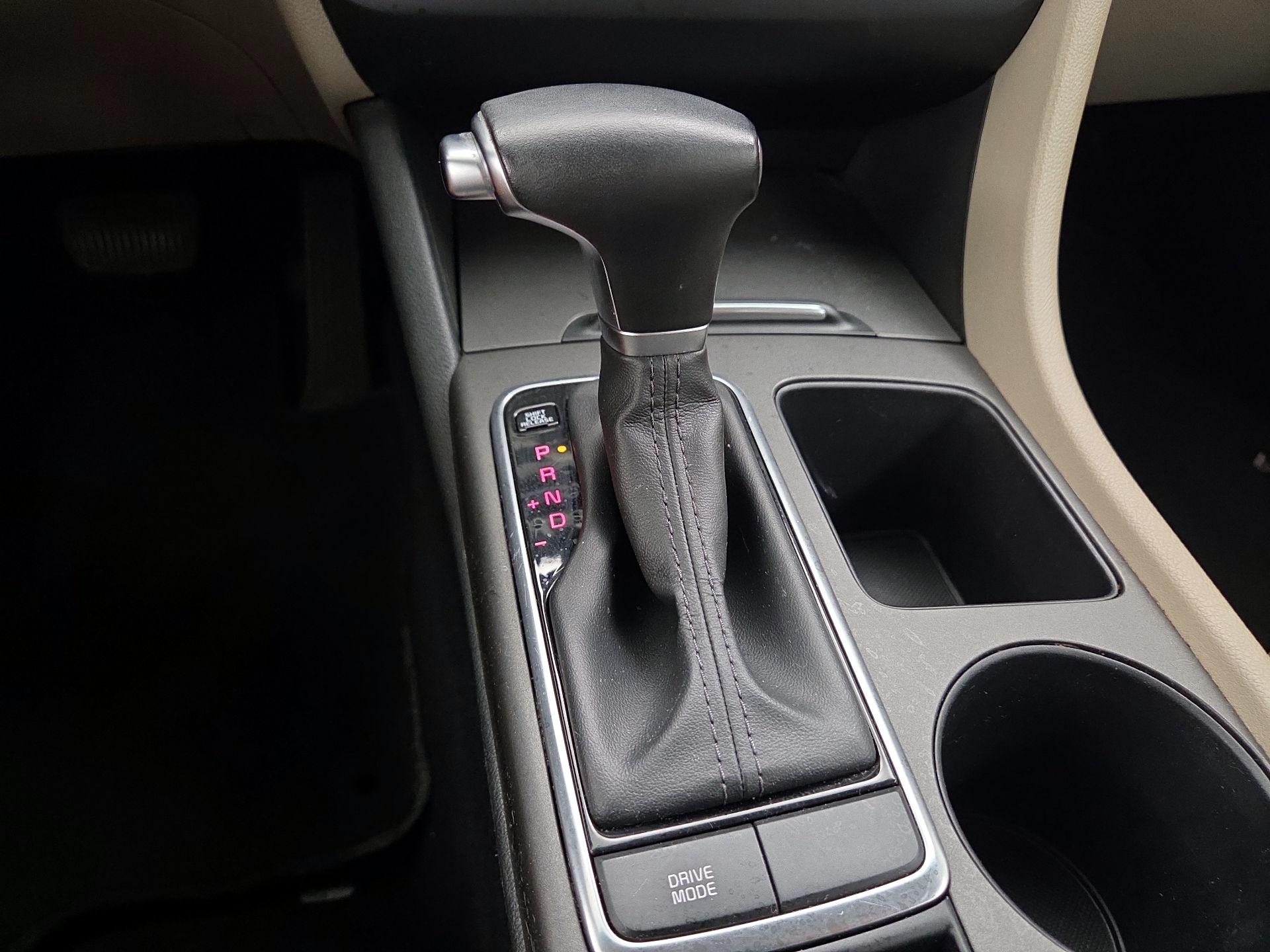 Thumbnail: 2016 Kia Optima - 17