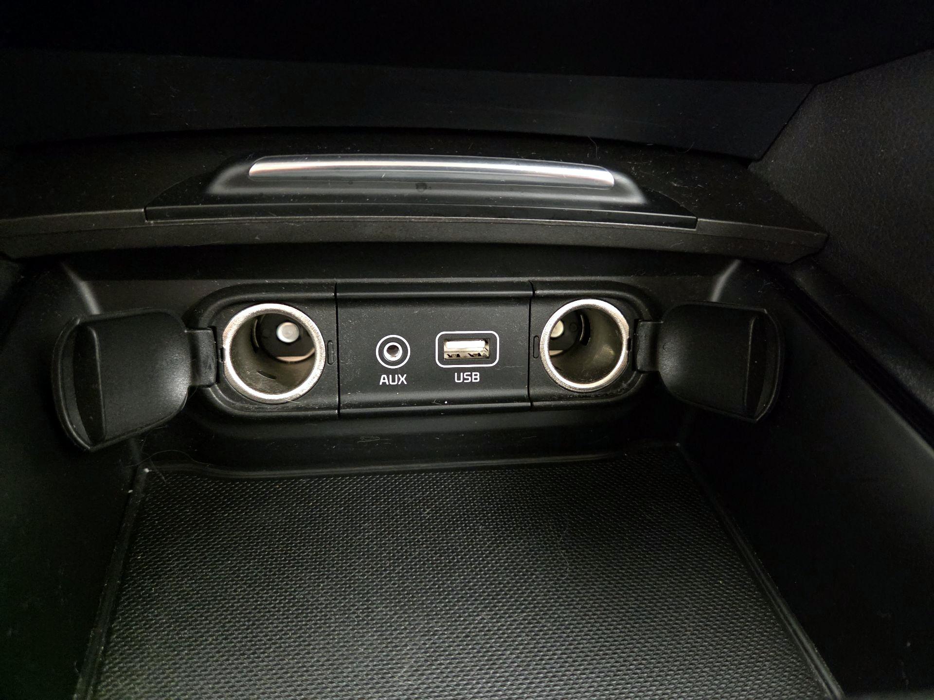 Thumbnail: 2016 Kia Optima - 18