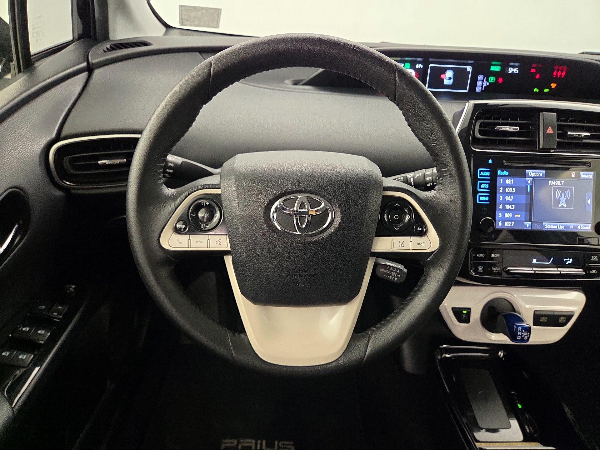 Thumbnail: 2017 Toyota Prius - 10