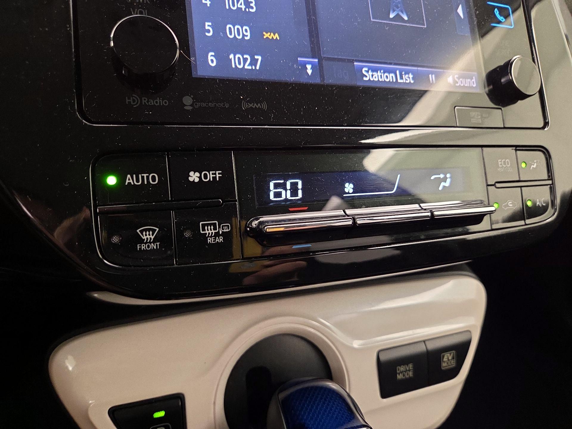 Thumbnail: 2017 Toyota Prius - 17