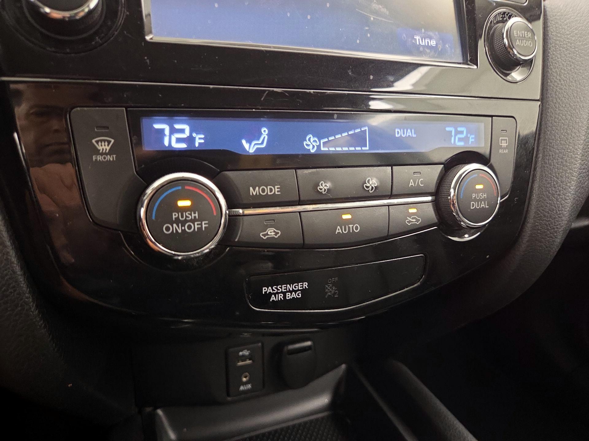 Thumbnail: 2014 Nissan Rogue - 17