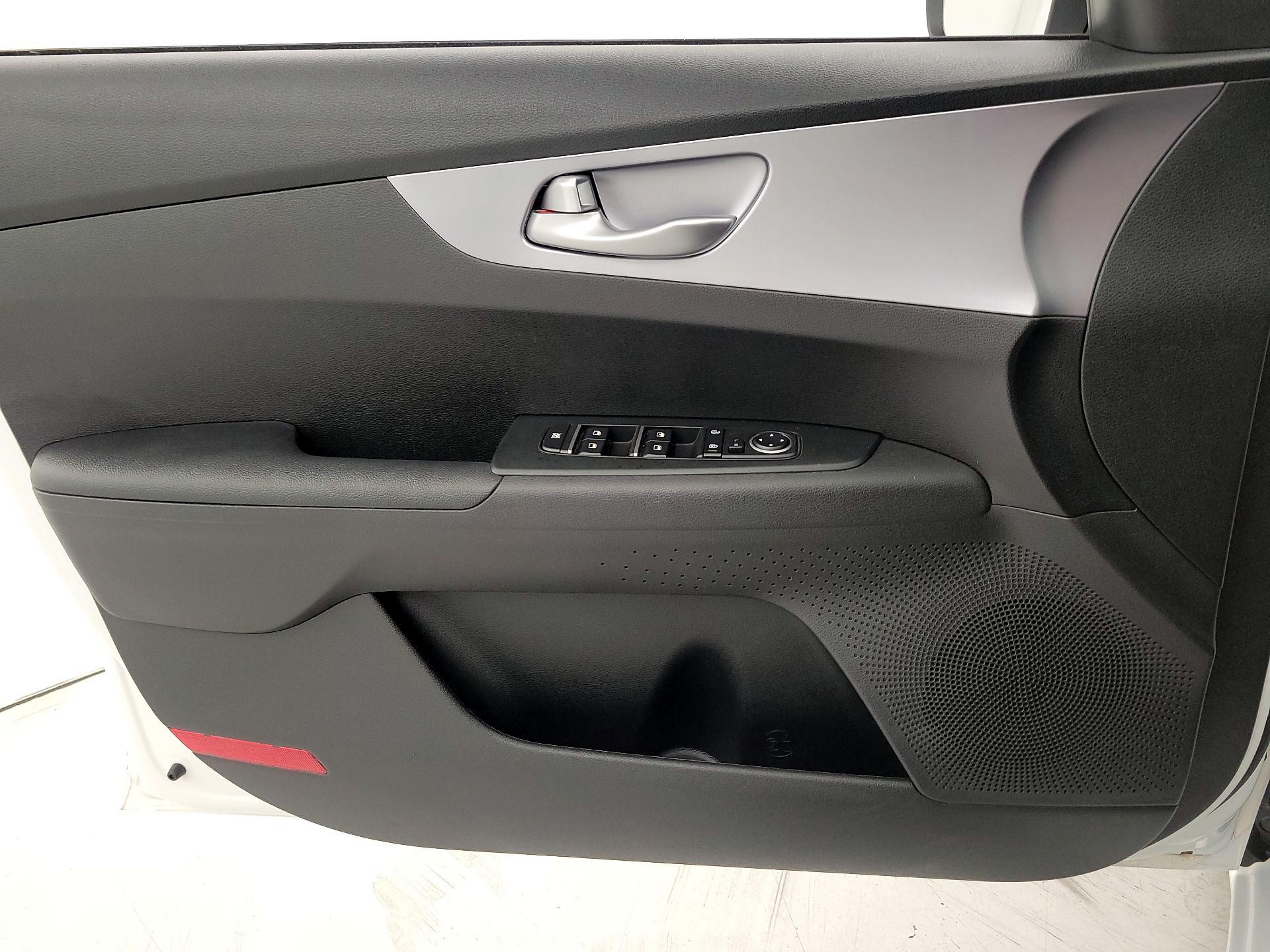 Thumbnail: 2023 Kia Forte - 12