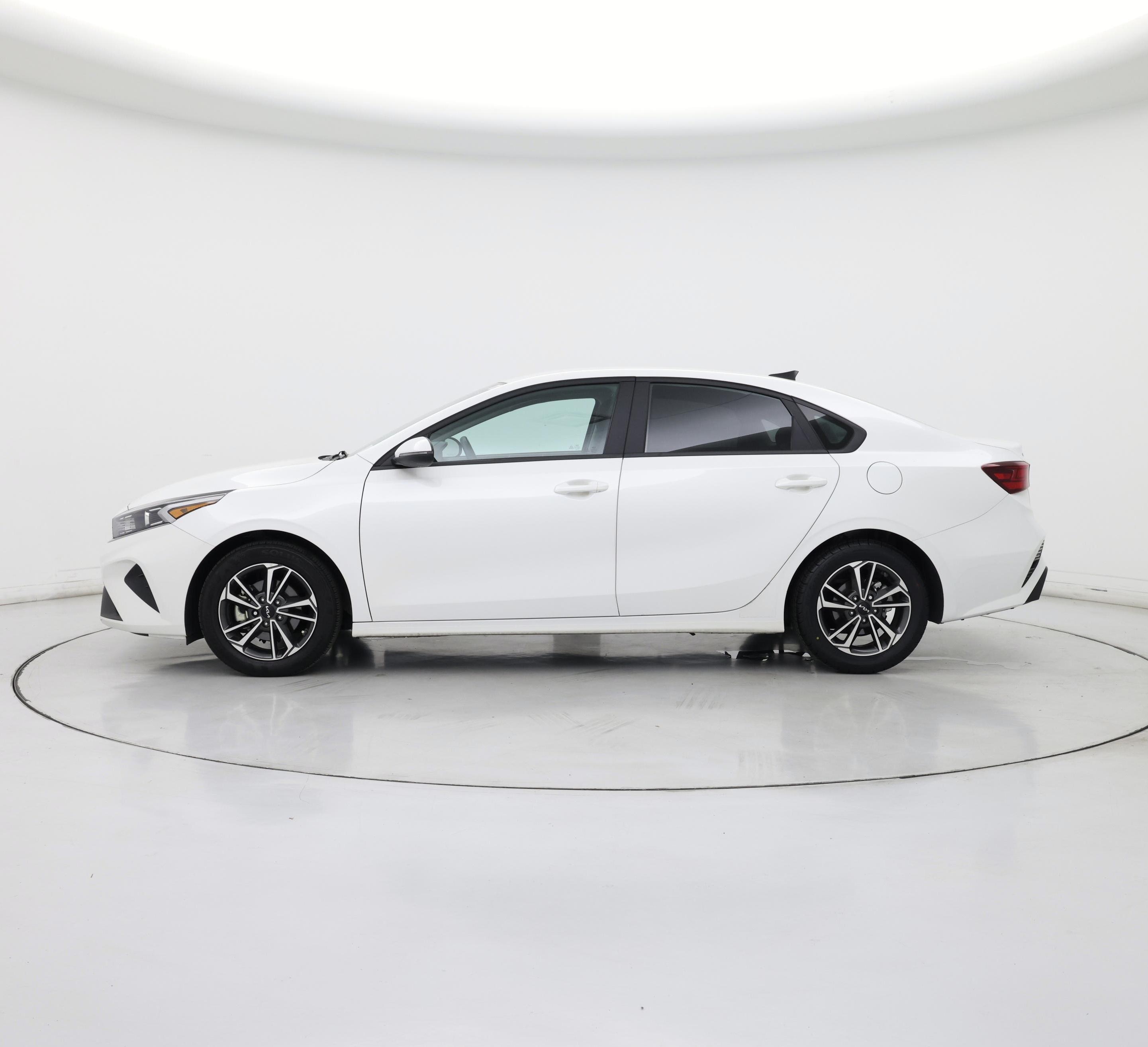 Thumbnail: 2023 Kia Forte - 3