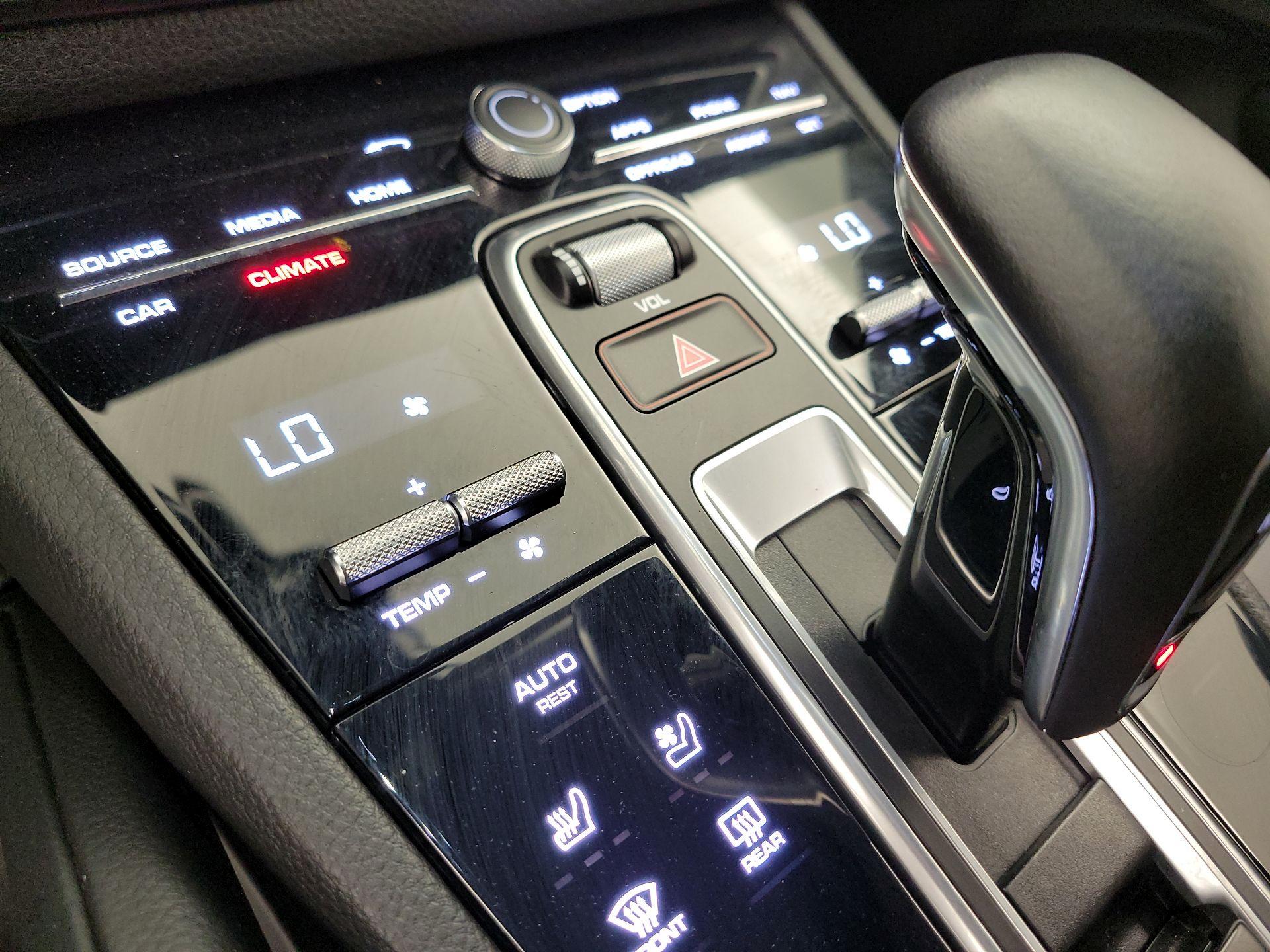 Thumbnail: 2023 Porsche Cayenne - 17