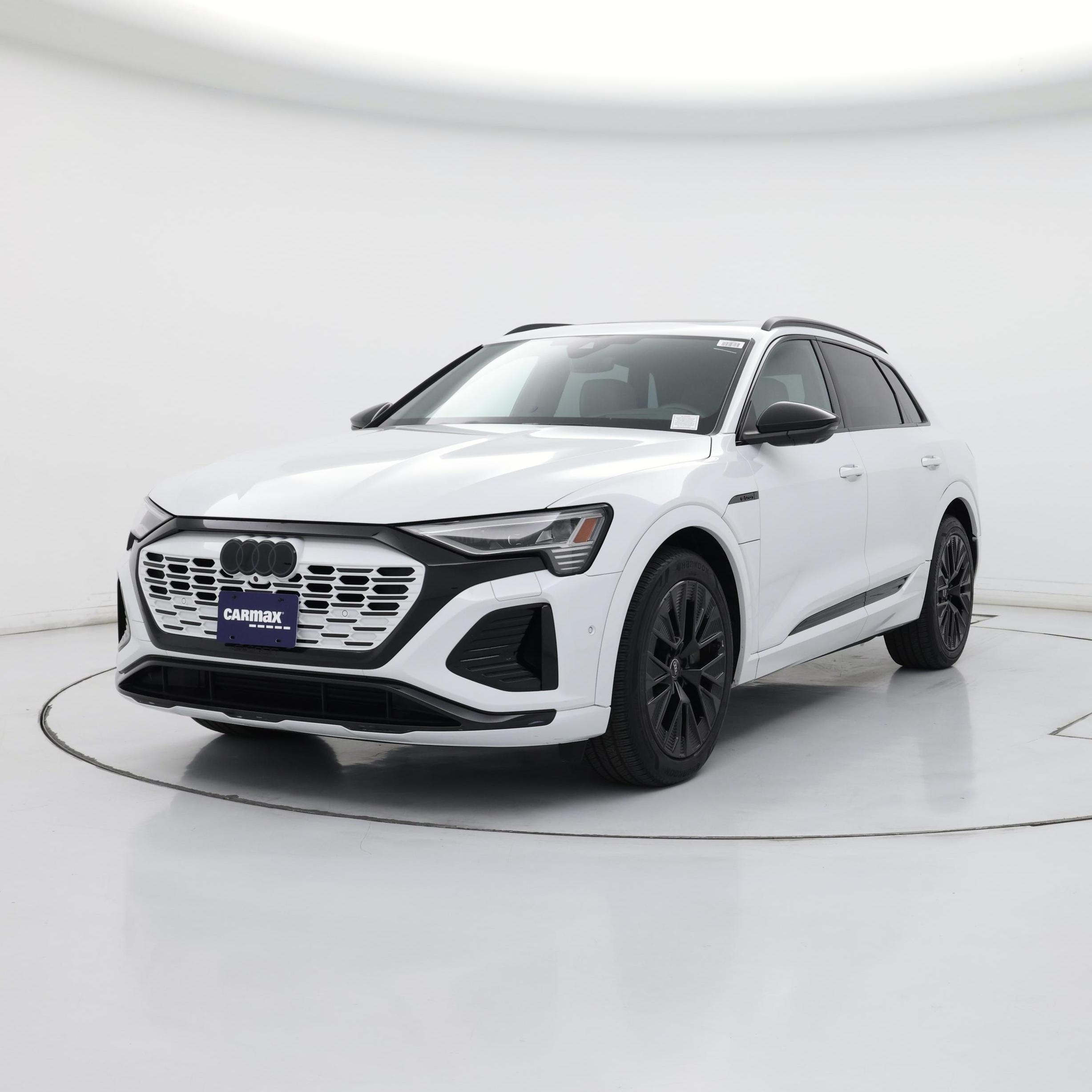 Thumbnail: 2024 Audi Q8 e-tron - 4