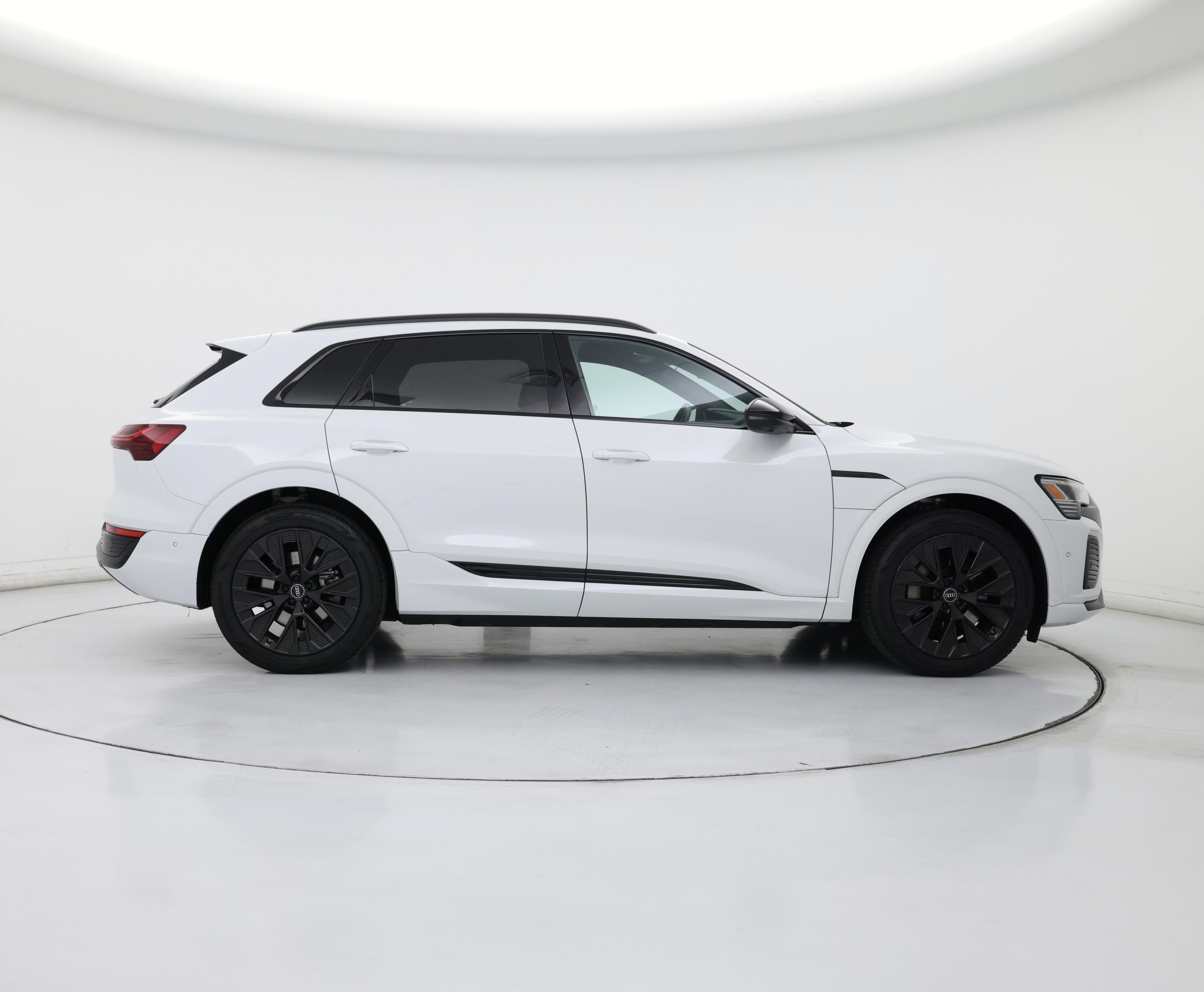 Thumbnail: 2024 Audi Q8 e-tron - 7