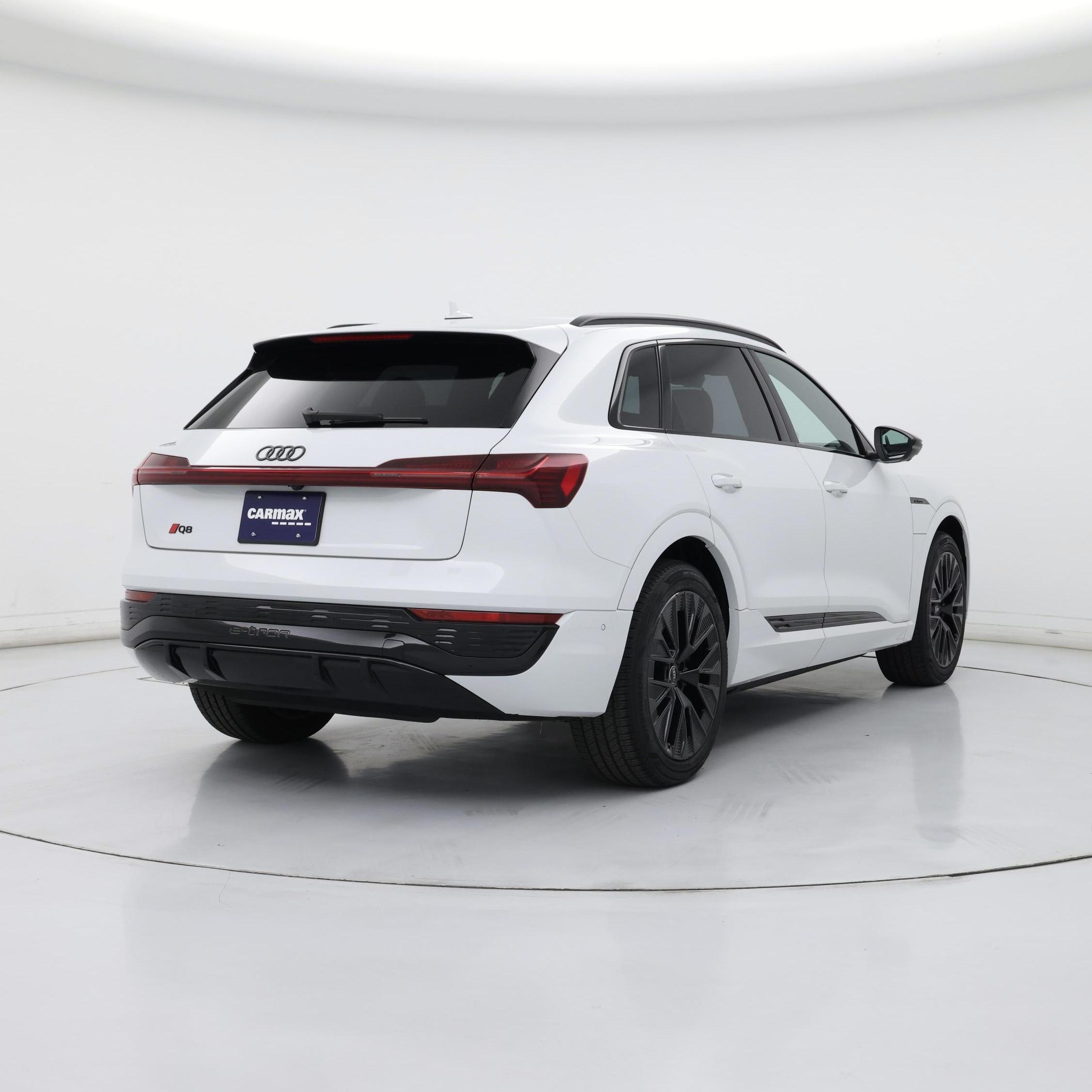 Thumbnail: 2024 Audi Q8 e-tron - 8