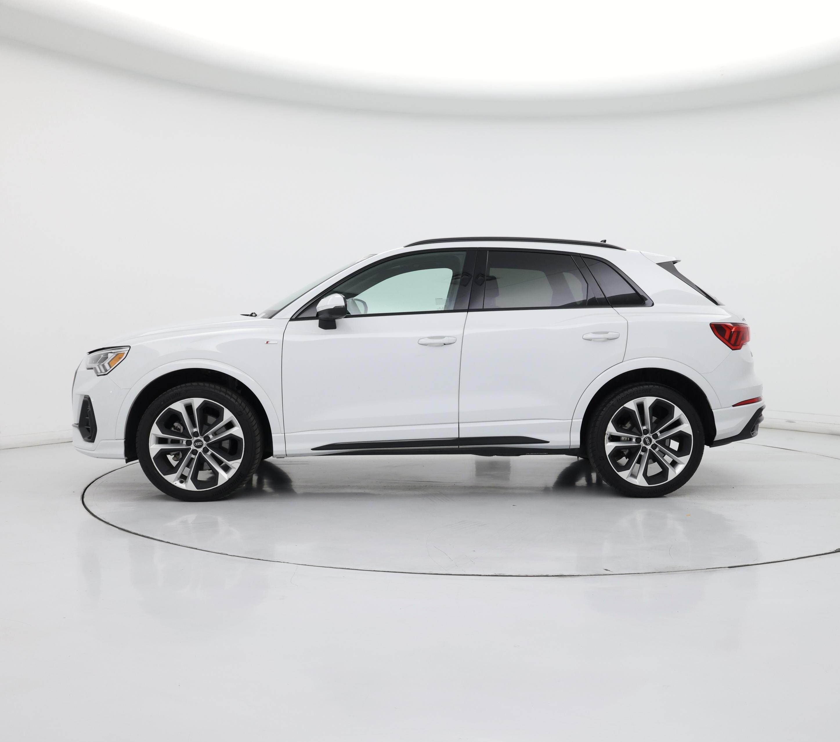 Thumbnail: 2022 Audi Q3 - 3