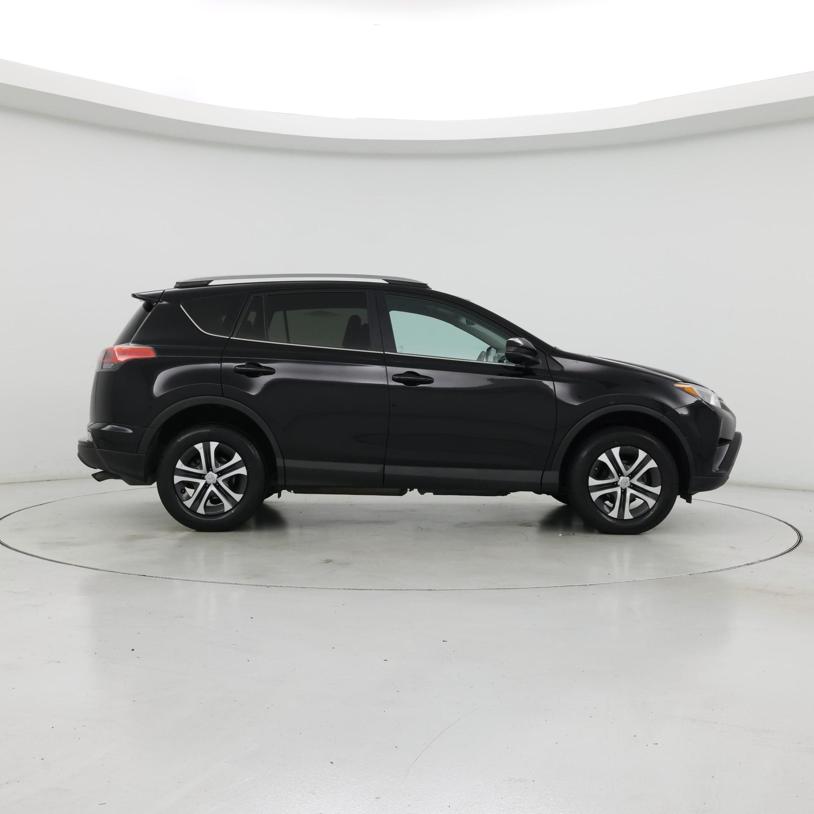 Thumbnail: 2017 Toyota RAV4 - 7