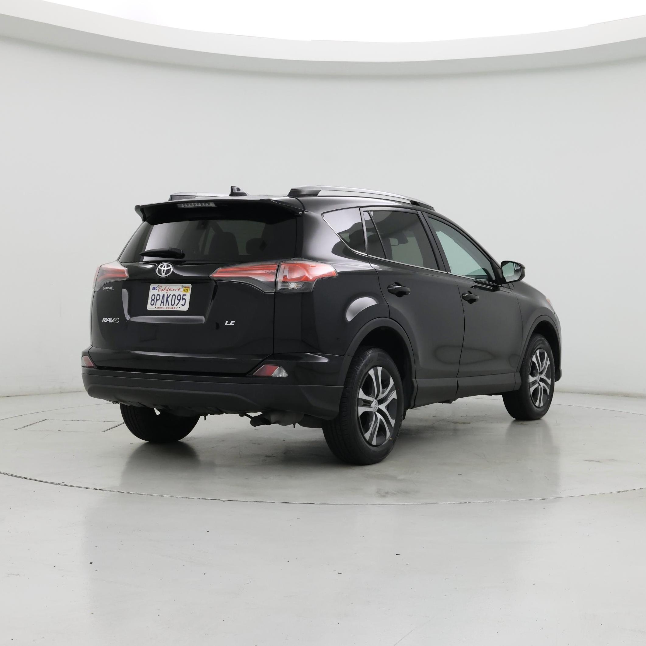 Thumbnail: 2017 Toyota RAV4 - 8