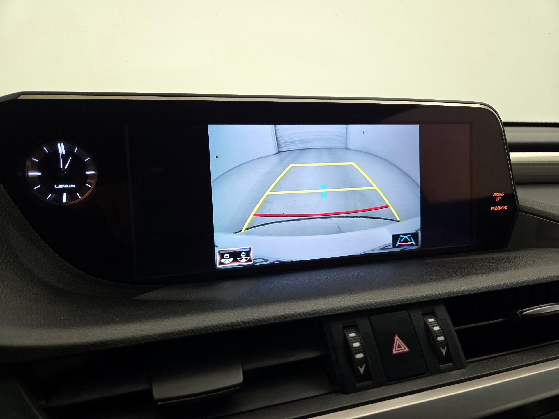 Thumbnail: 2019 Lexus ES - 15