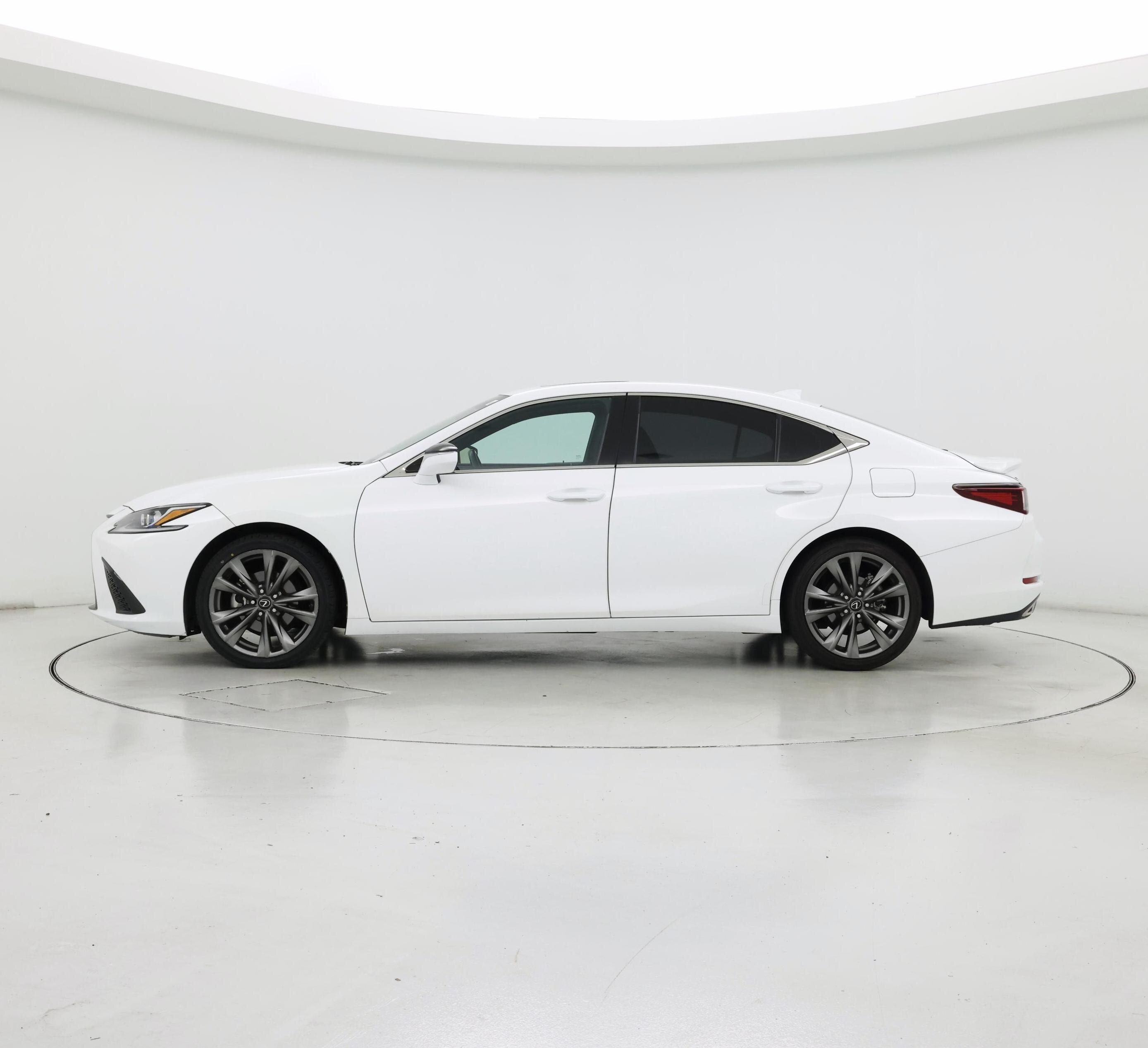 Thumbnail: 2019 Lexus ES - 3