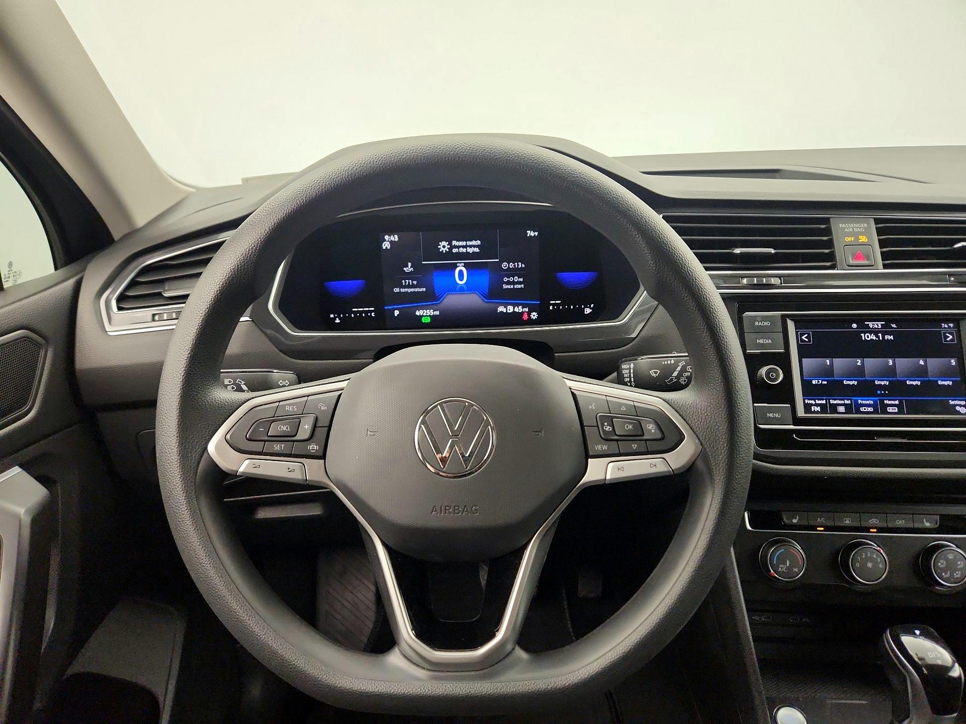 Thumbnail: 2022 Volkswagen Tiguan - 10