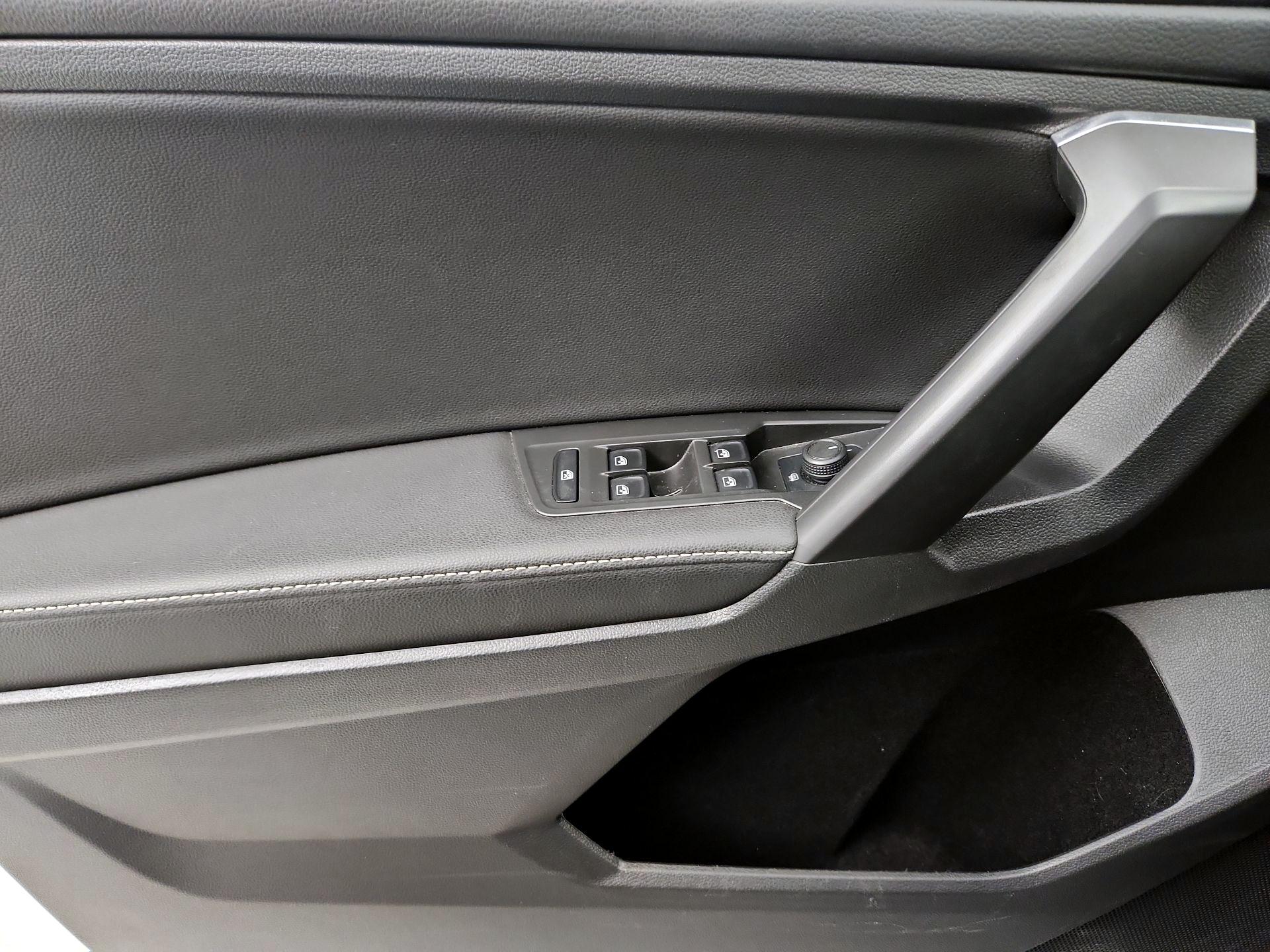 Thumbnail: 2022 Volkswagen Tiguan - 12