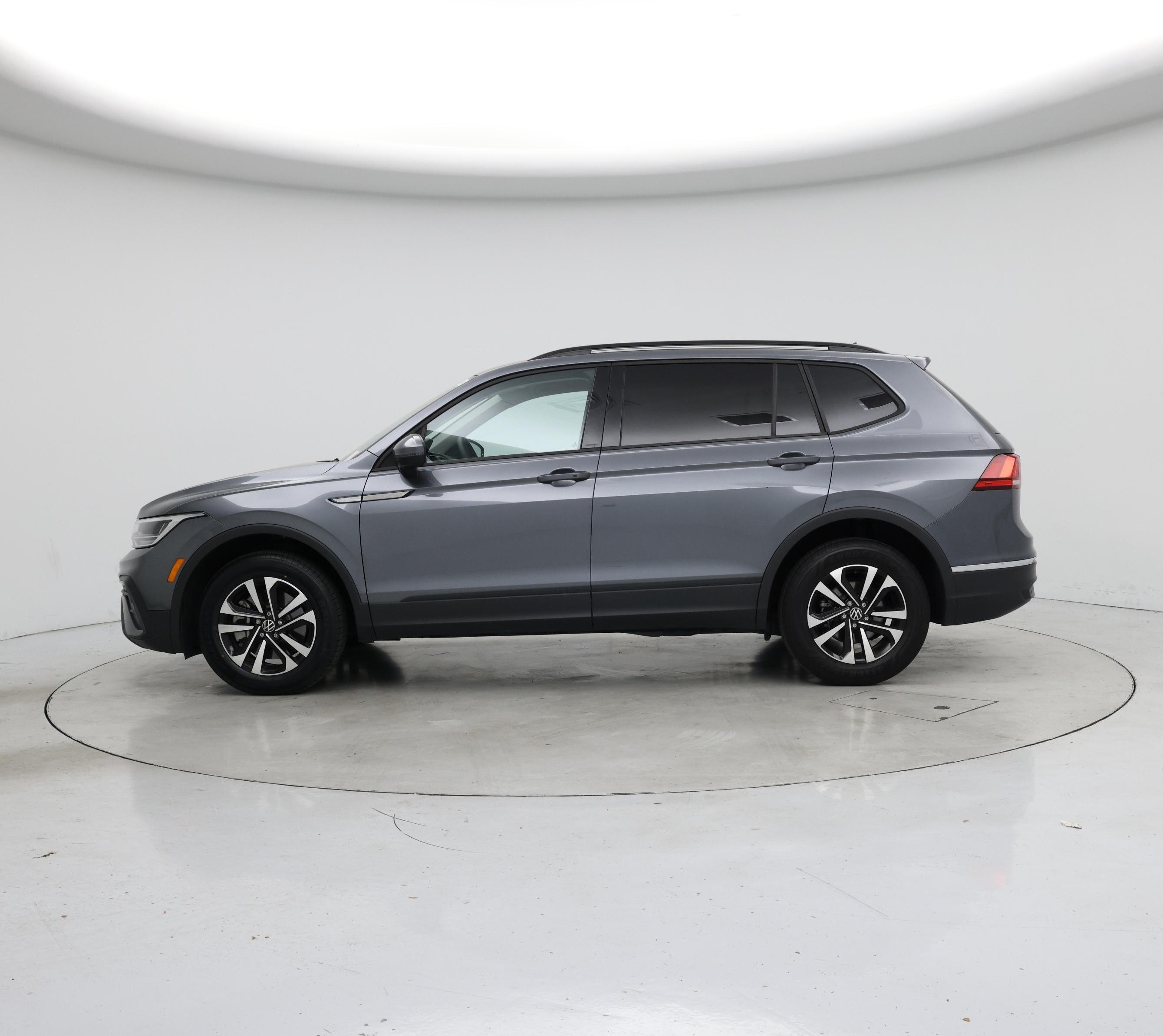 Thumbnail: 2022 Volkswagen Tiguan - 3