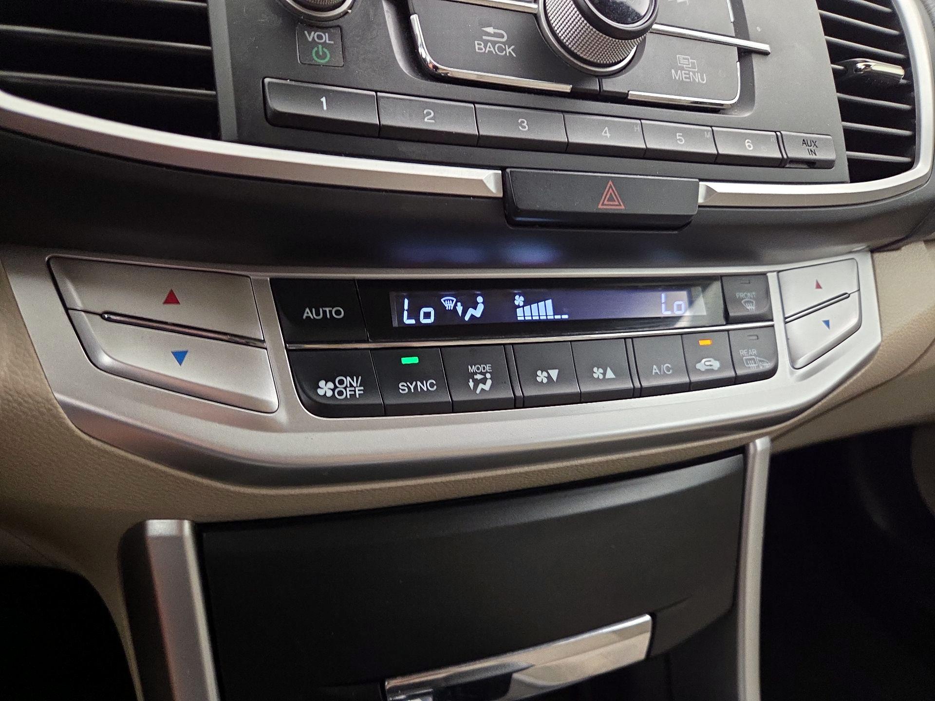 Thumbnail: 2015 Honda Accord - 16