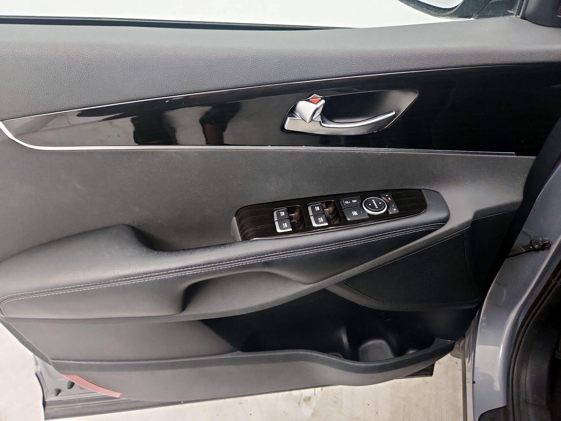 Thumbnail: 2020 Kia Sorento - 12