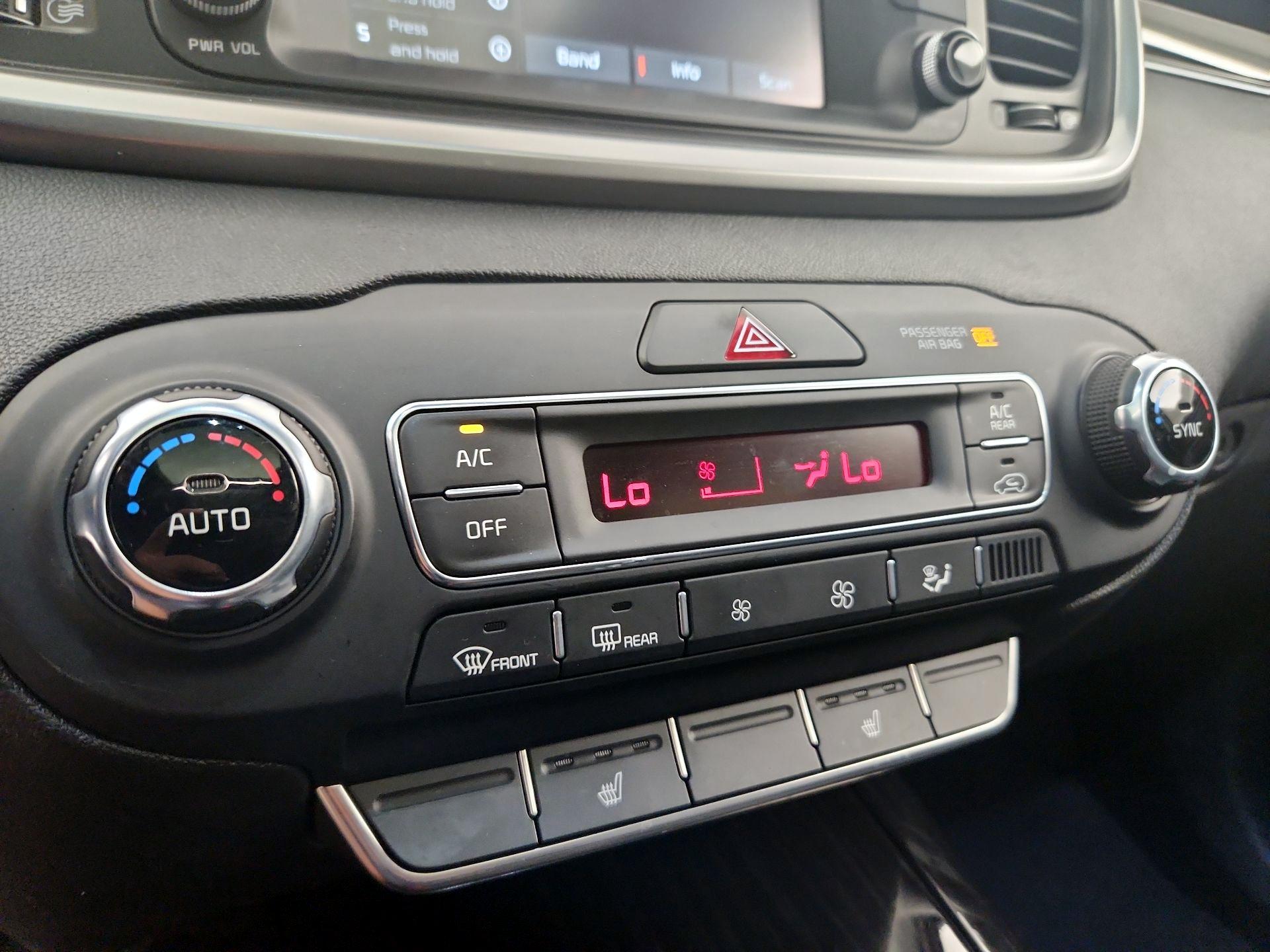 Thumbnail: 2020 Kia Sorento - 16