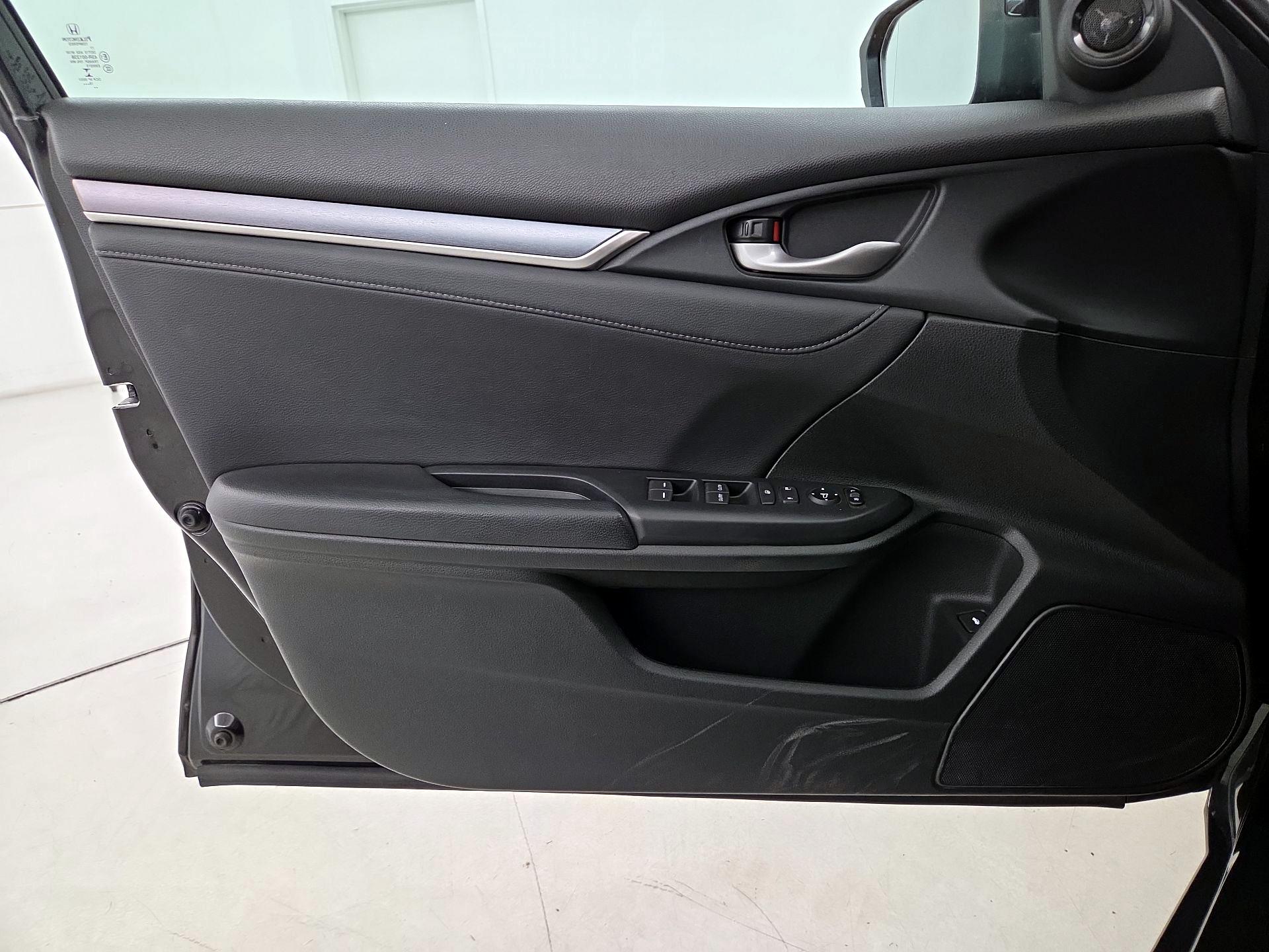 Thumbnail: 2016 Honda Civic - 12