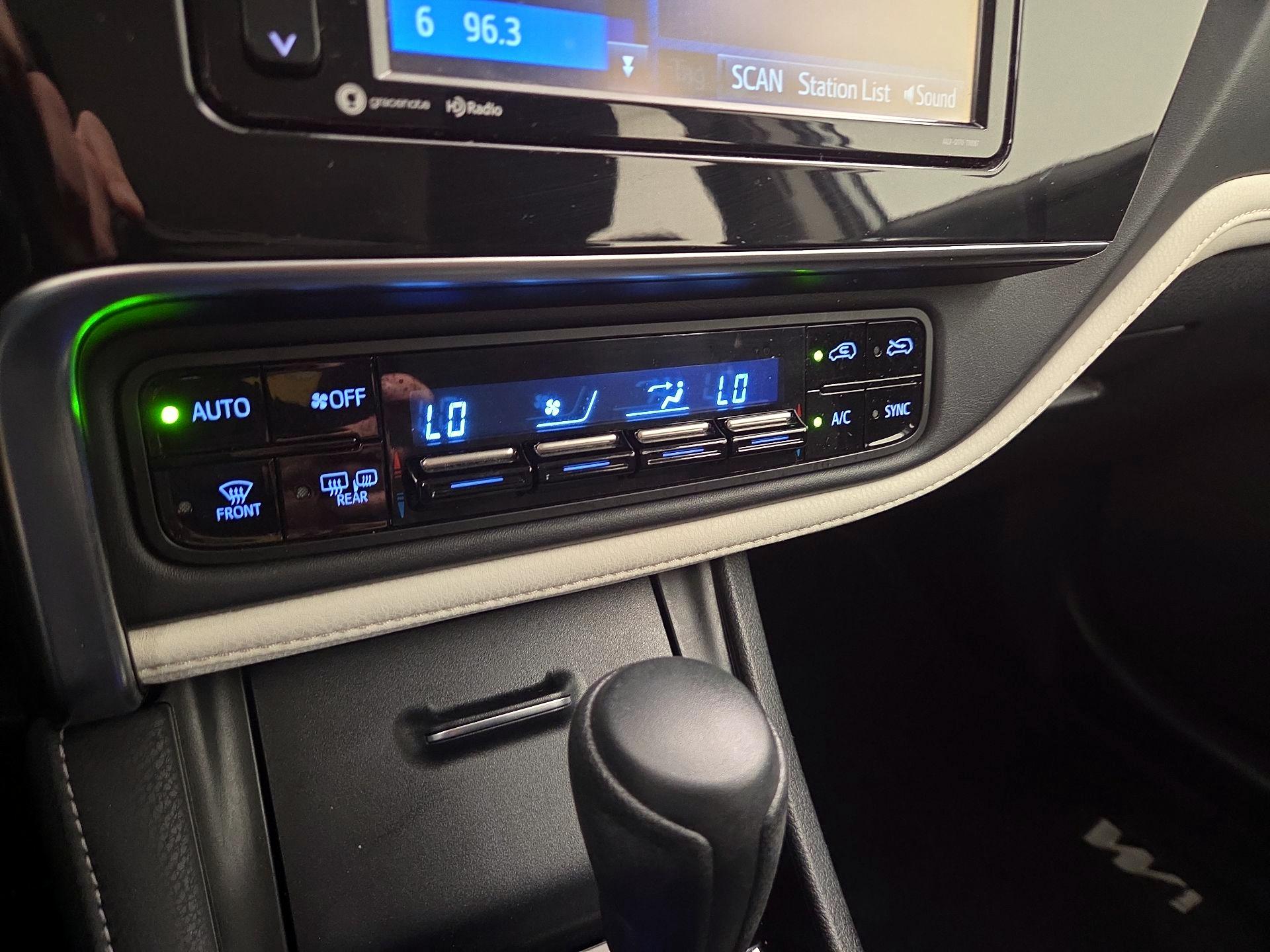 Thumbnail: 2017 Toyota Corolla iM - 16