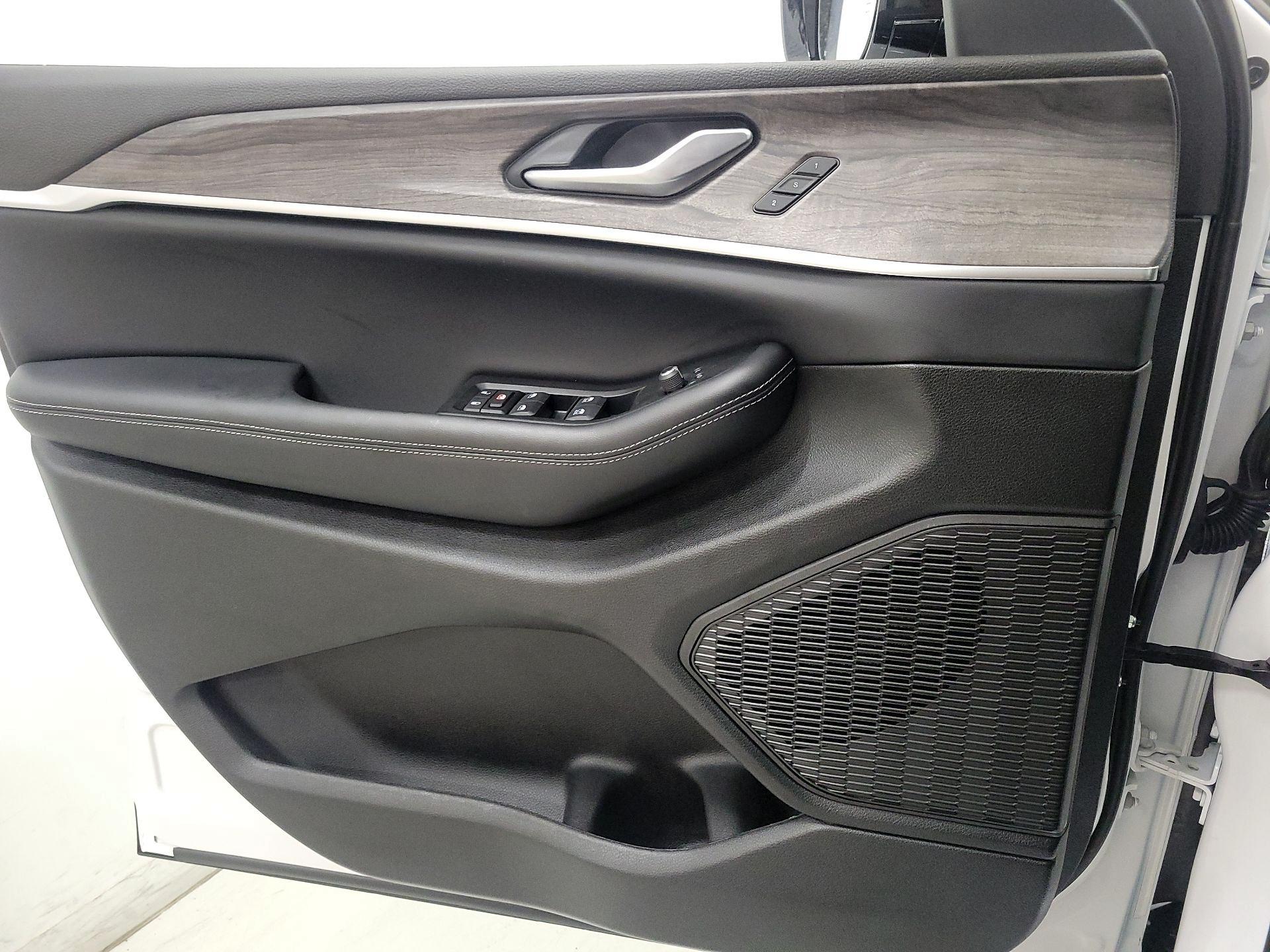 Thumbnail: 2024 Jeep Grand Cherokee - 12