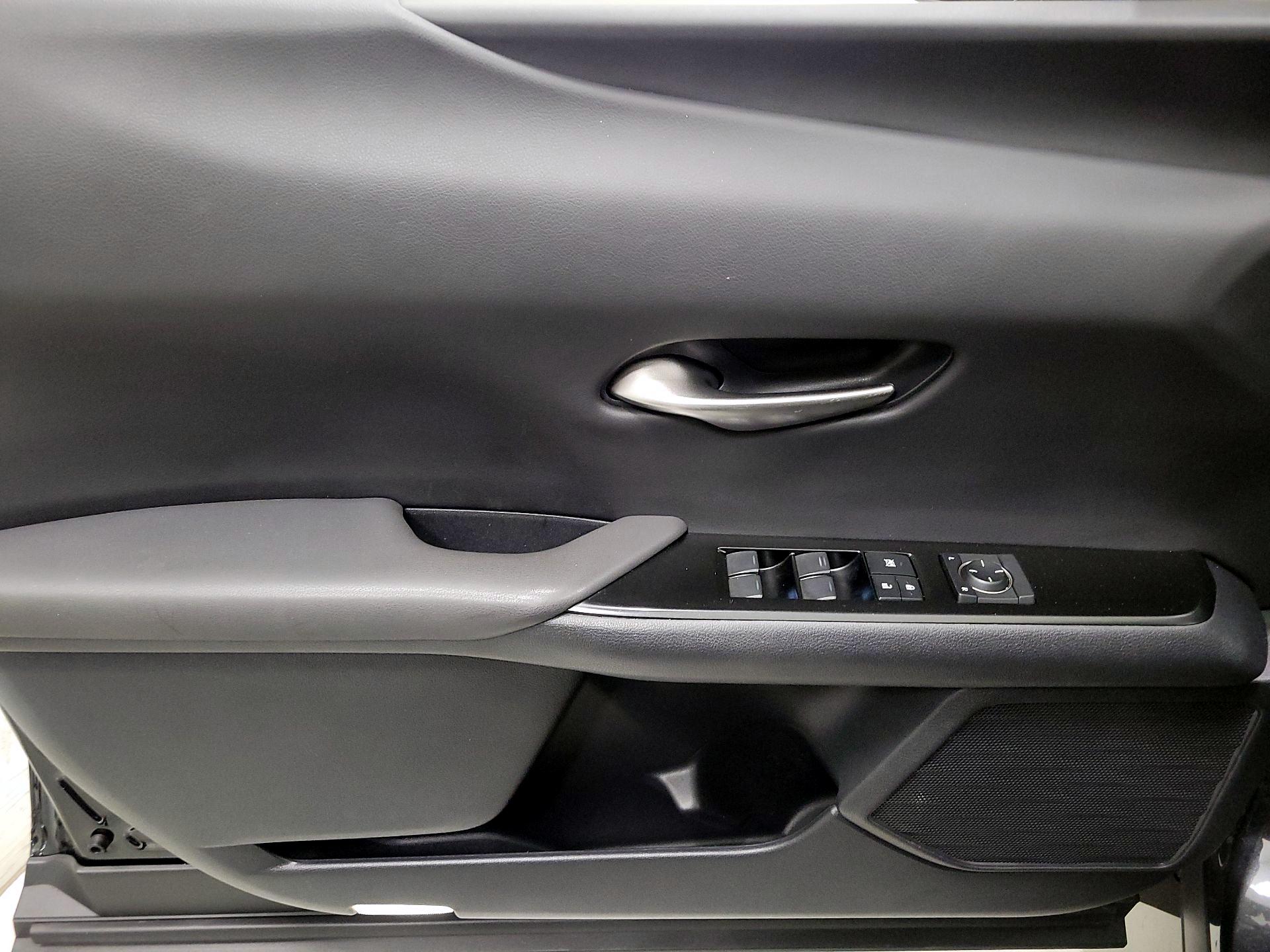 Thumbnail: 2021 Lexus UX - 12