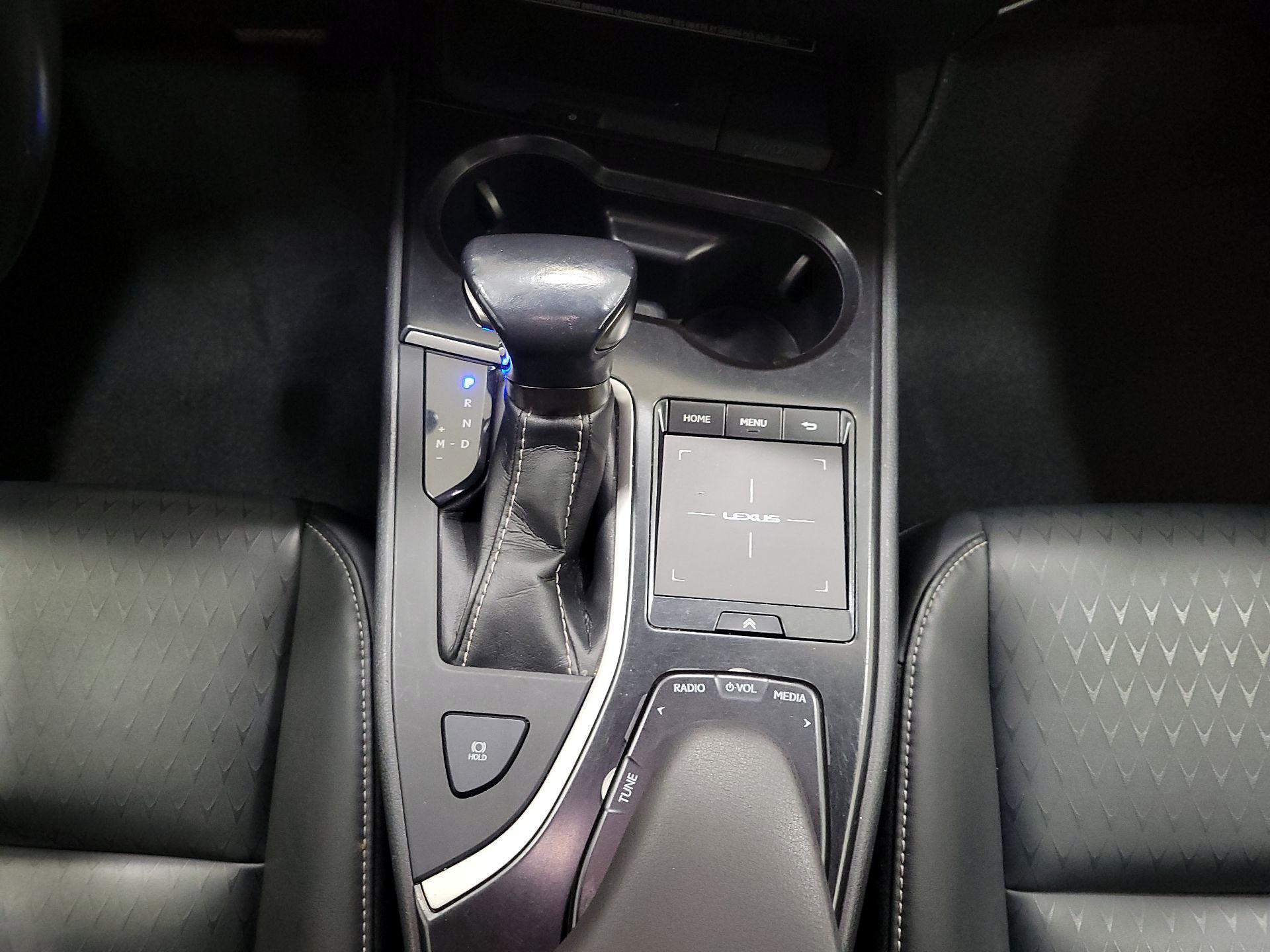 Thumbnail: 2021 Lexus UX - 17