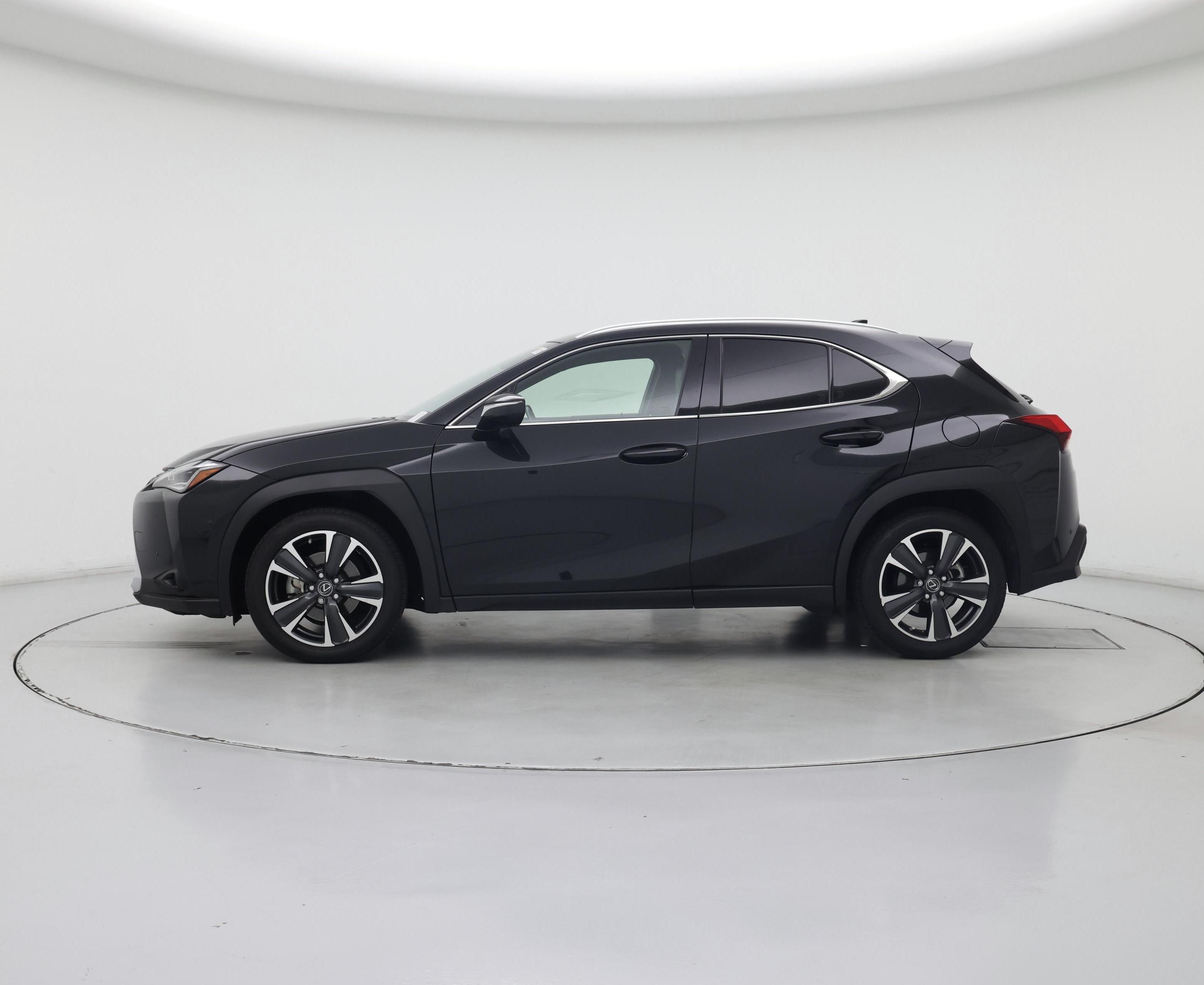 Thumbnail: 2021 Lexus UX - 3