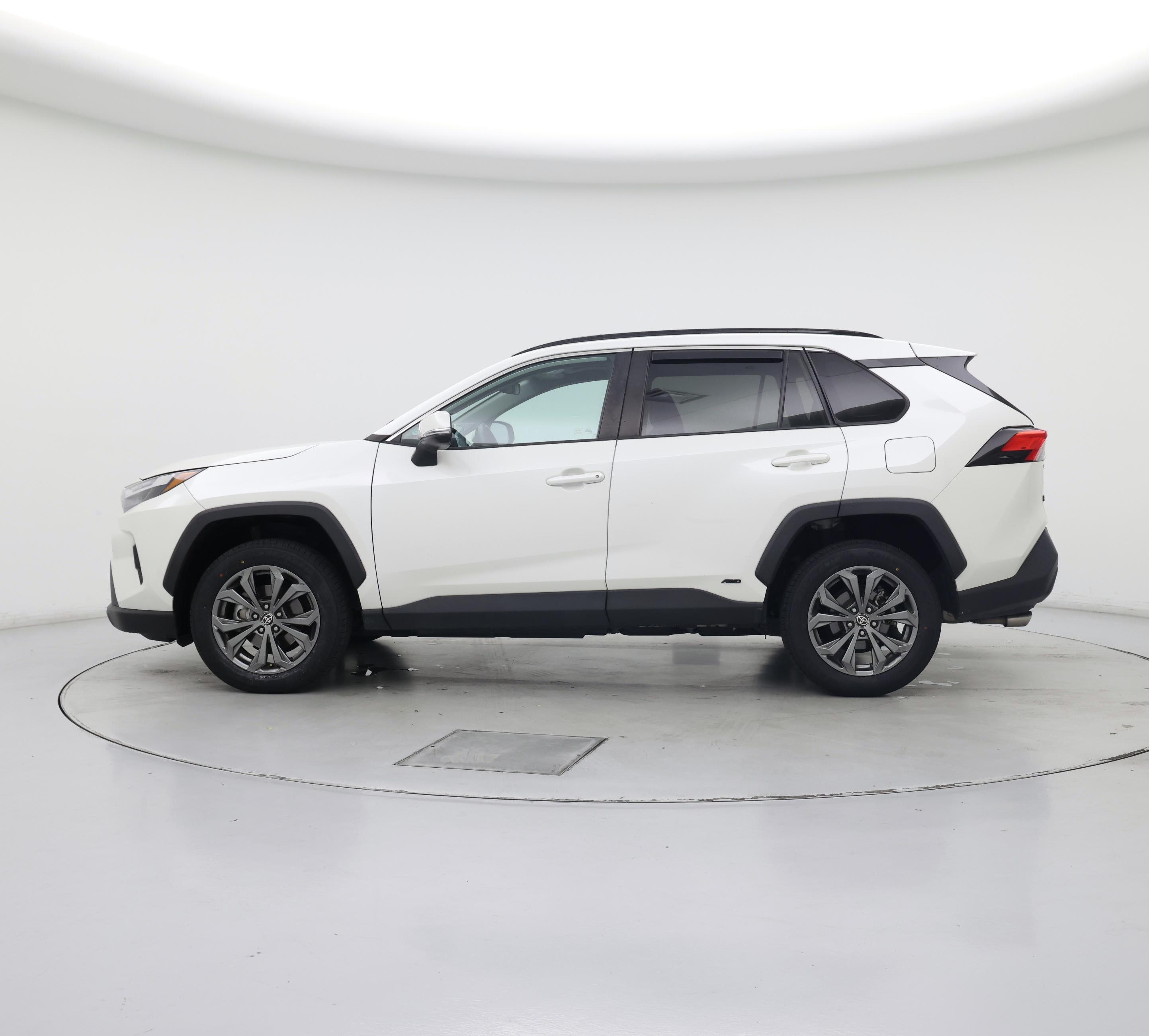 Thumbnail: 2022 Toyota RAV4 - 3
